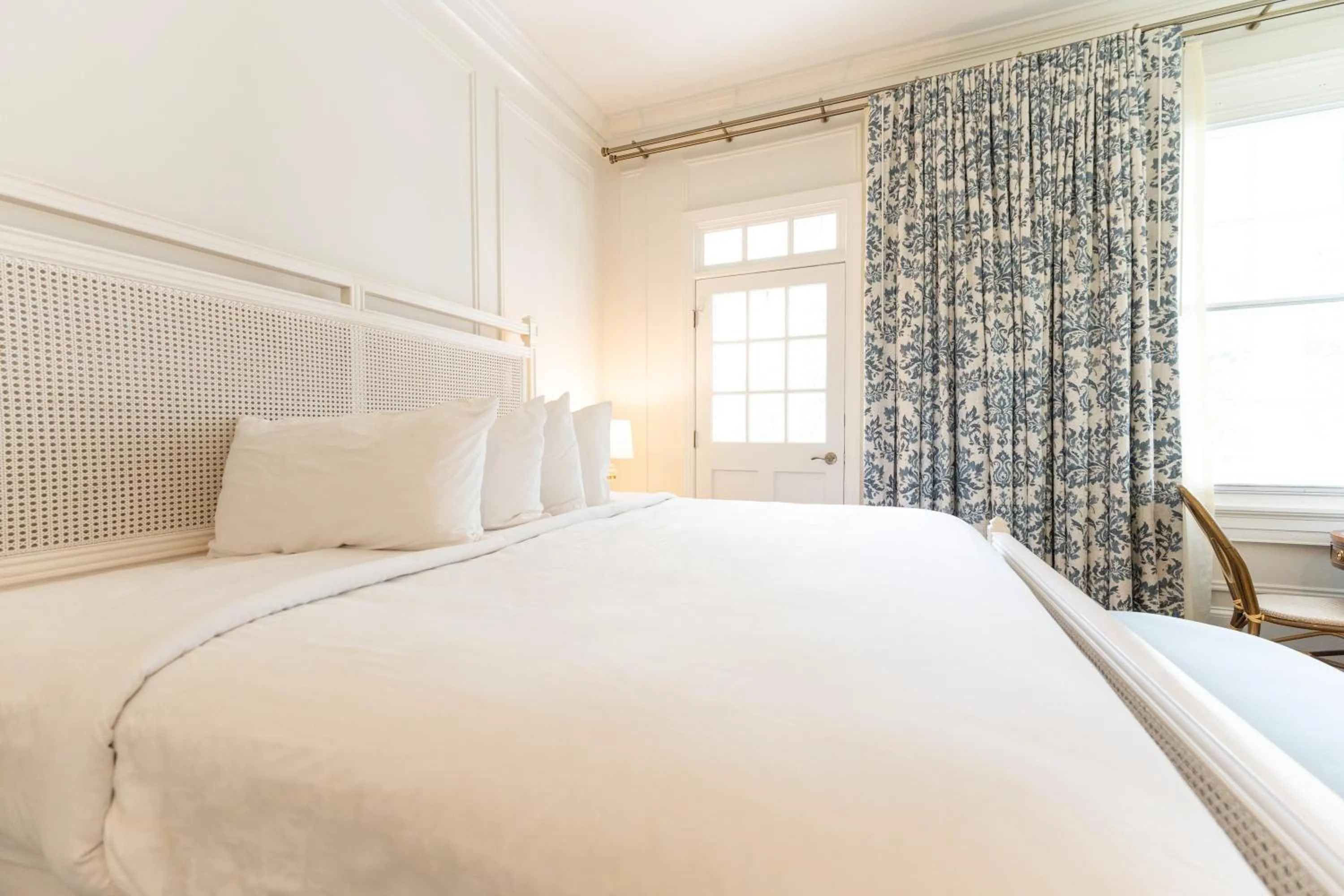 Bed in Kent Island Resort