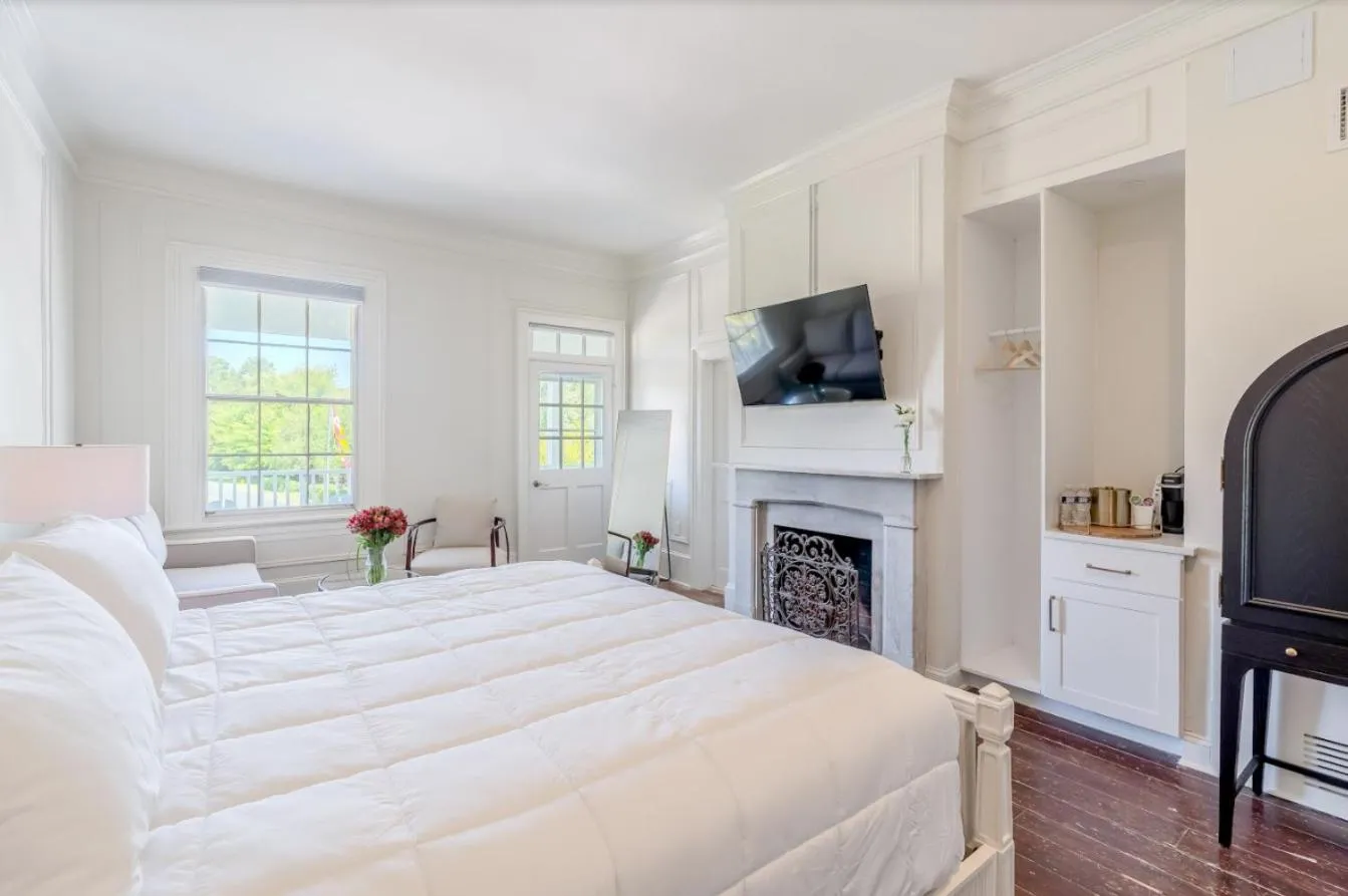 Bed in Kent Island Resort