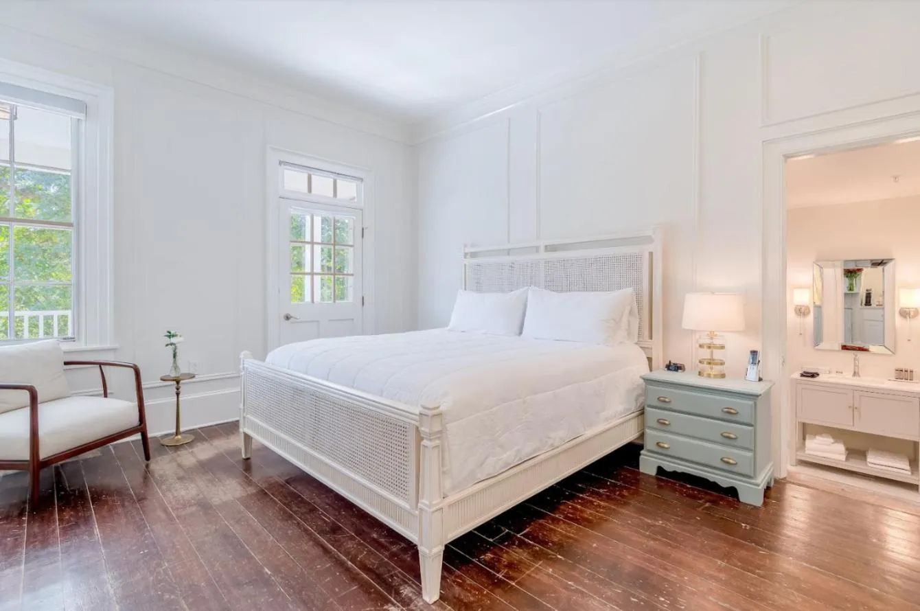 Bed in Kent Island Resort