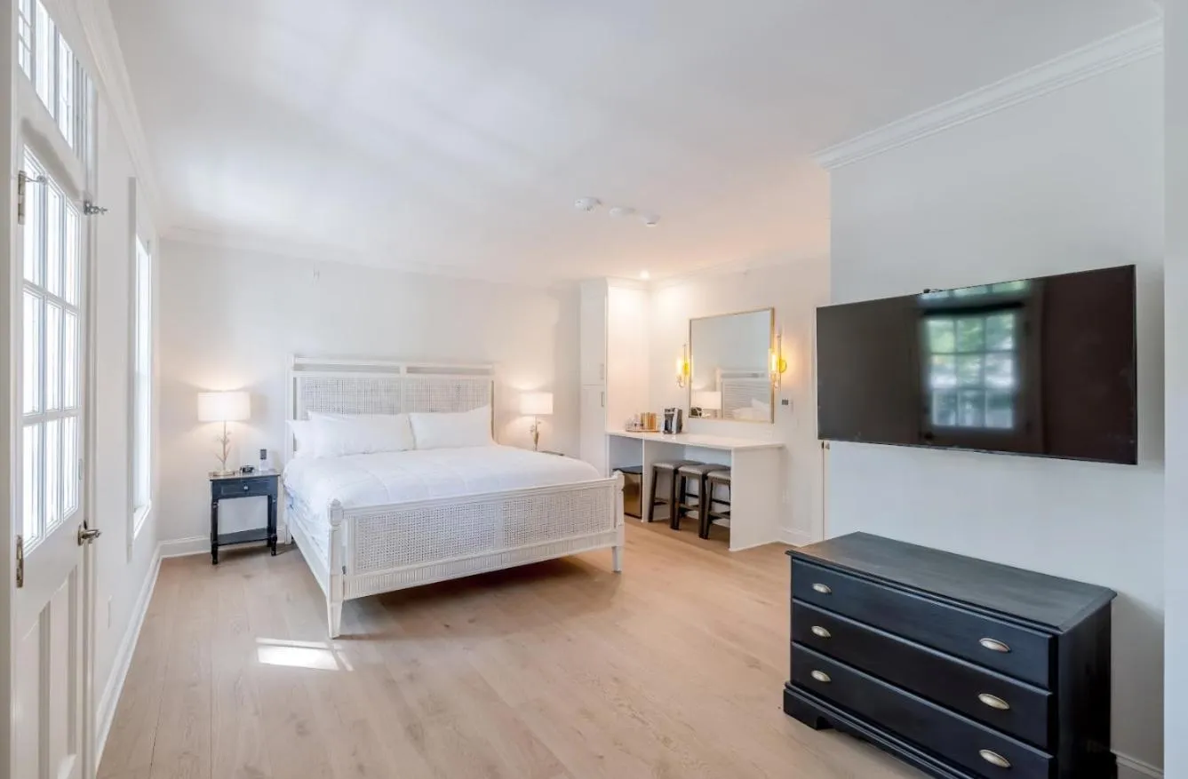 Bed in Kent Island Resort