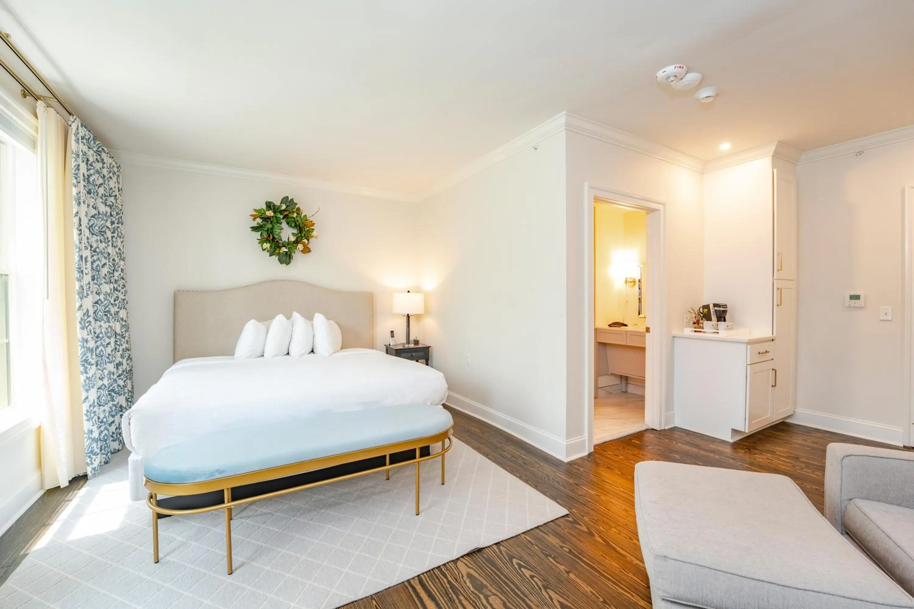 Bed in Kent Island Resort