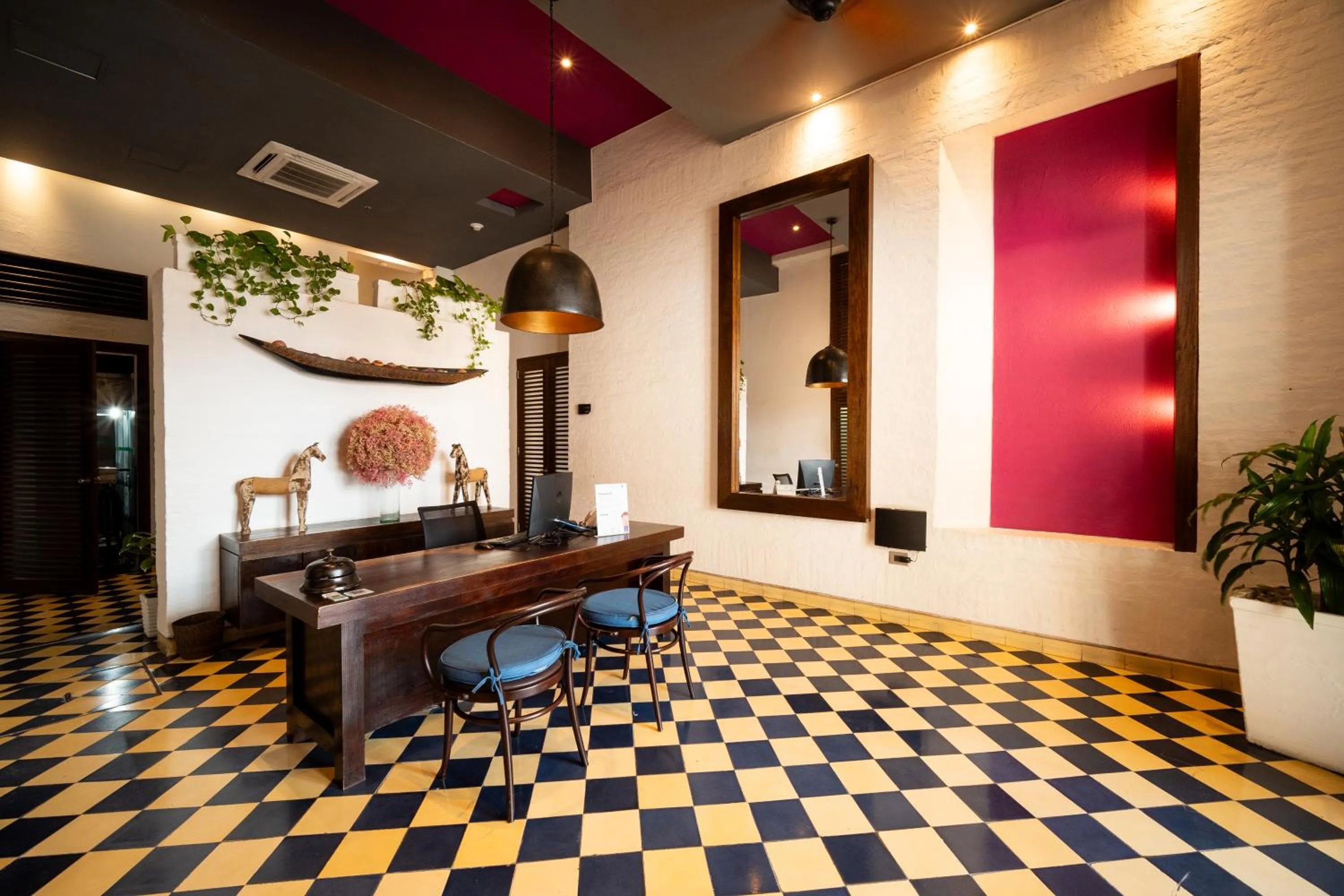 Lobby or reception in Sophia Hotel By OxoHotel