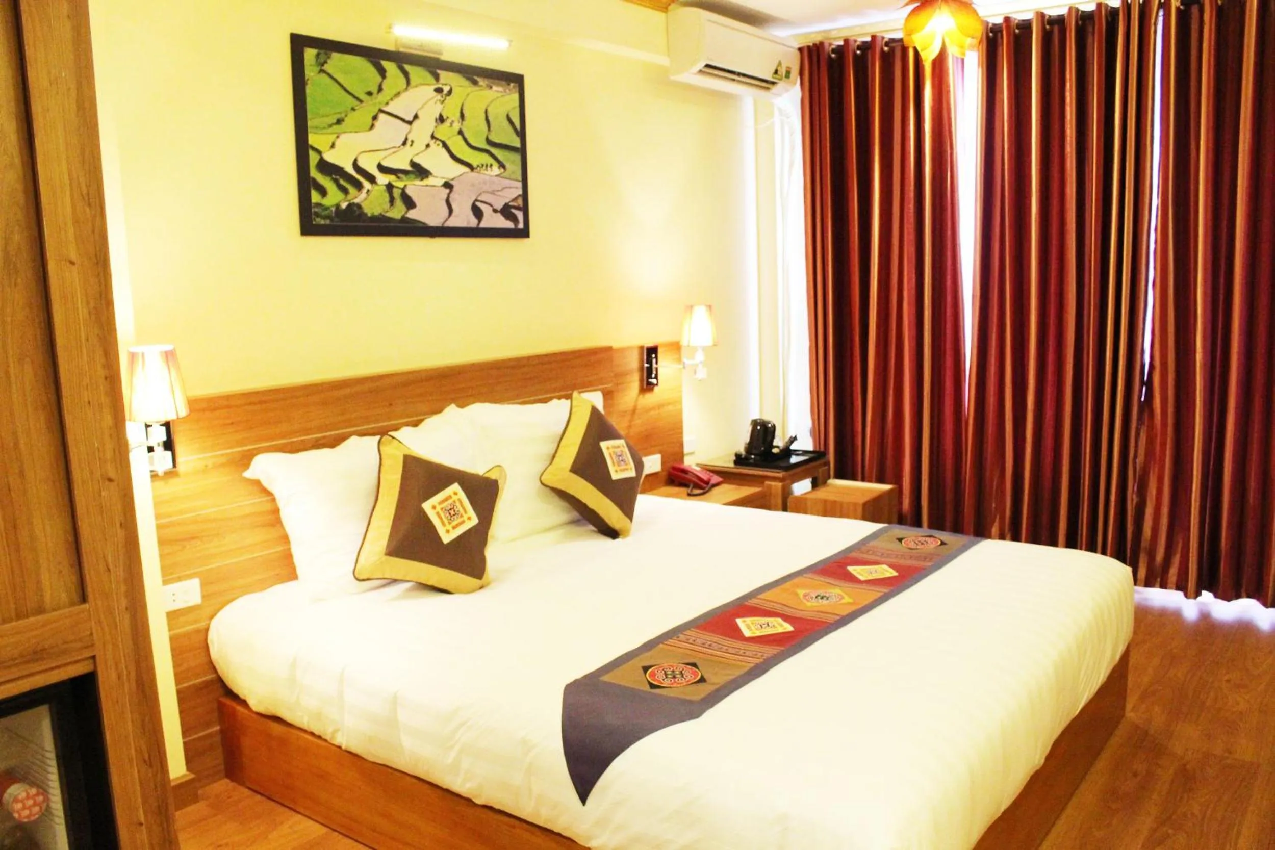 Photo of the whole room, Bed in Sapa Dragon Hotel