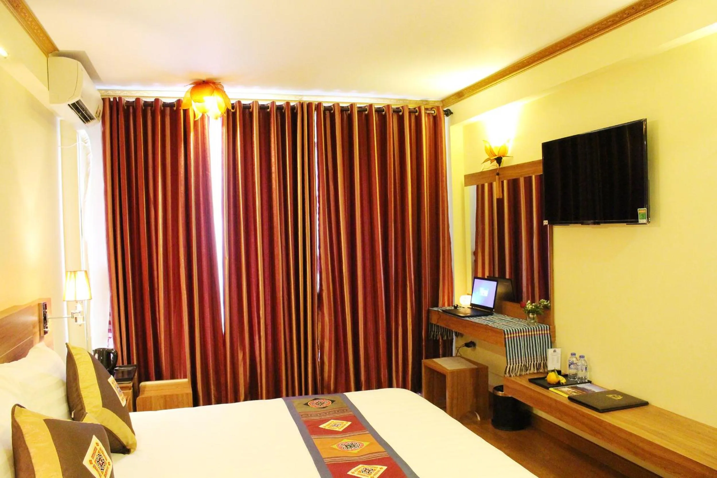 Photo of the whole room, Bed in Sapa Dragon Hotel
