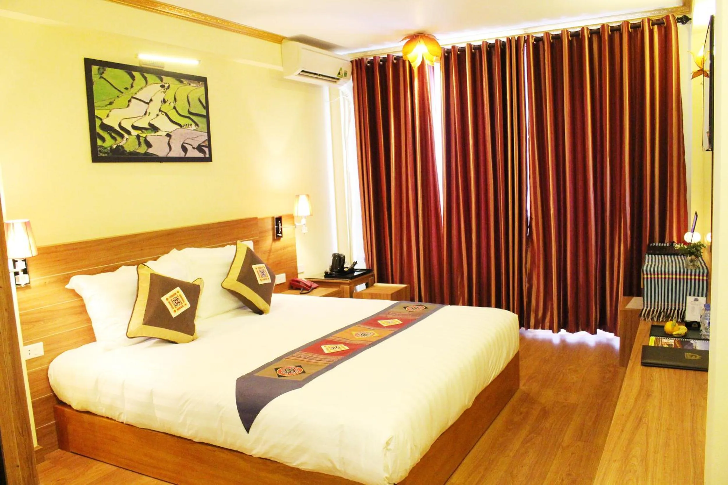 Photo of the whole room, Bed in Sapa Dragon Hotel