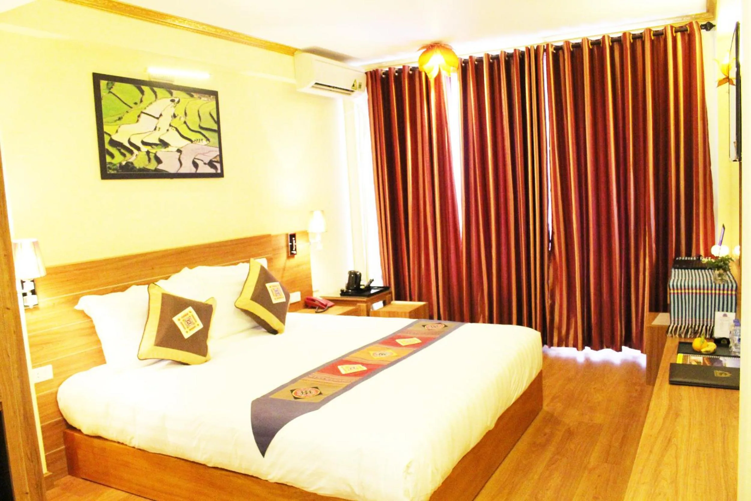 Photo of the whole room, Bed in Sapa Dragon Hotel