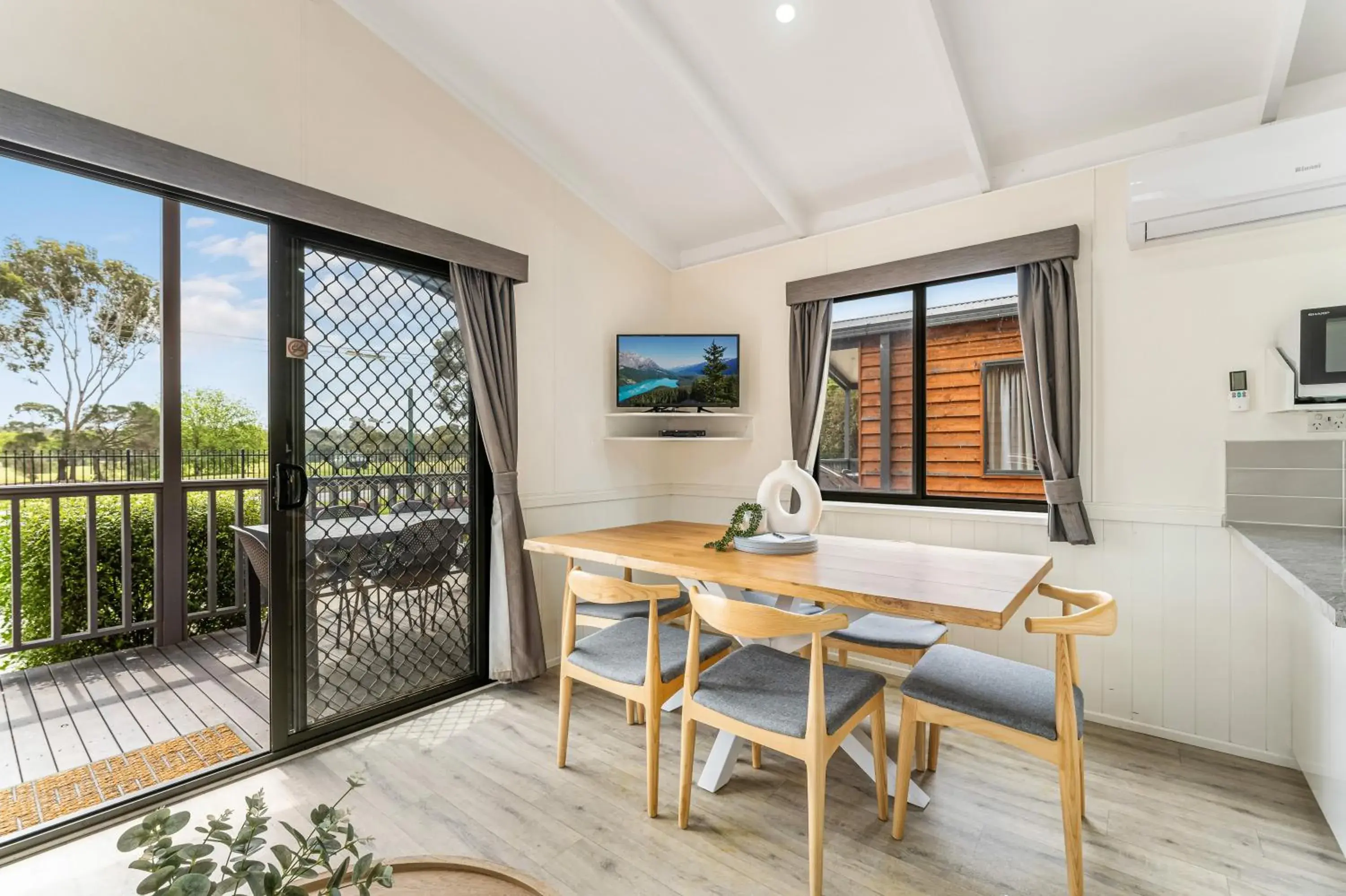 Deluxe Cabin (3BR) in Tasman Holiday Parks - Geelong Deluxe Cabin (3BR) in Tasman Holiday Parks - Geelong