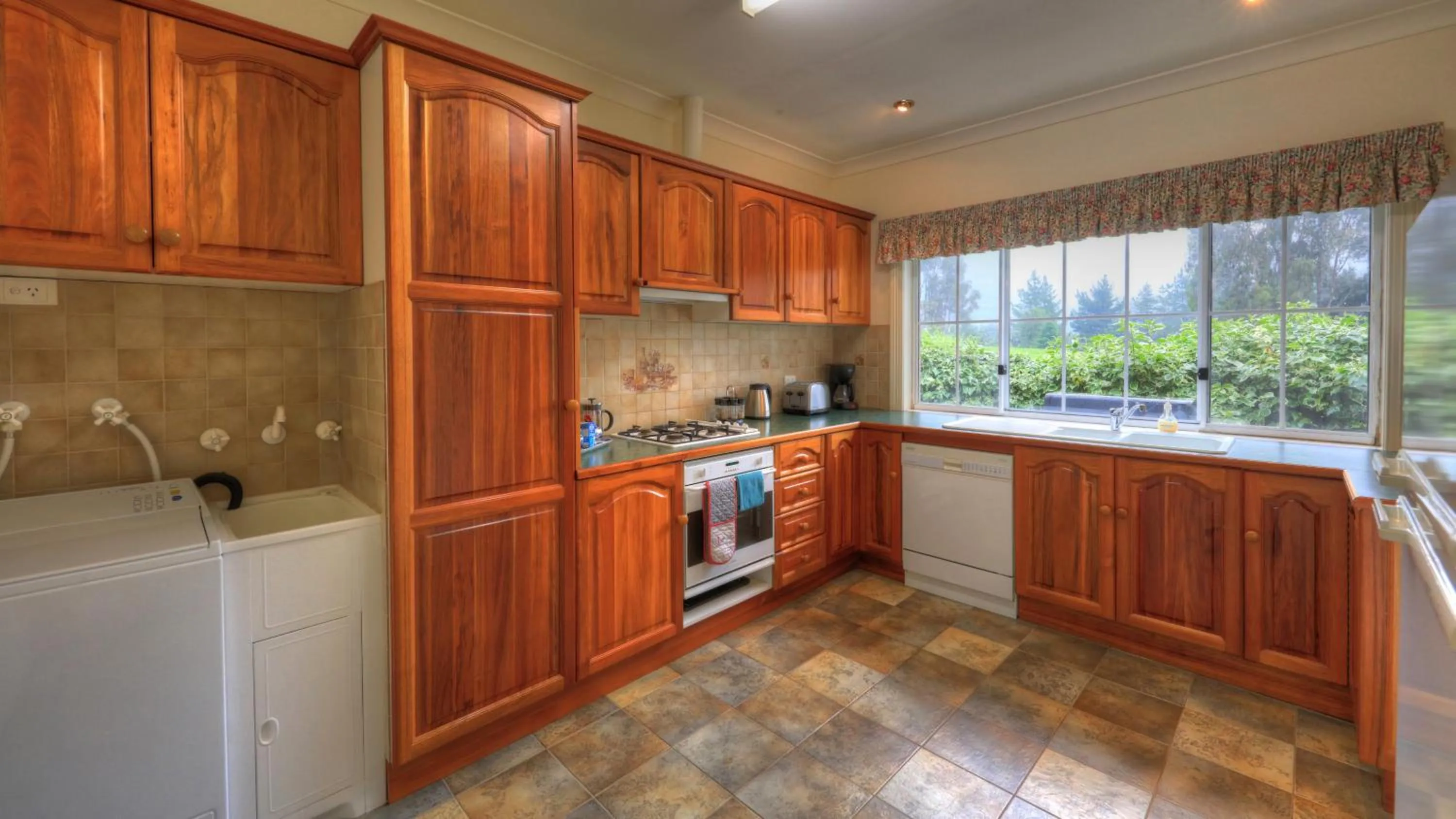 Kitchen or kitchenette in Chalets Lumineux