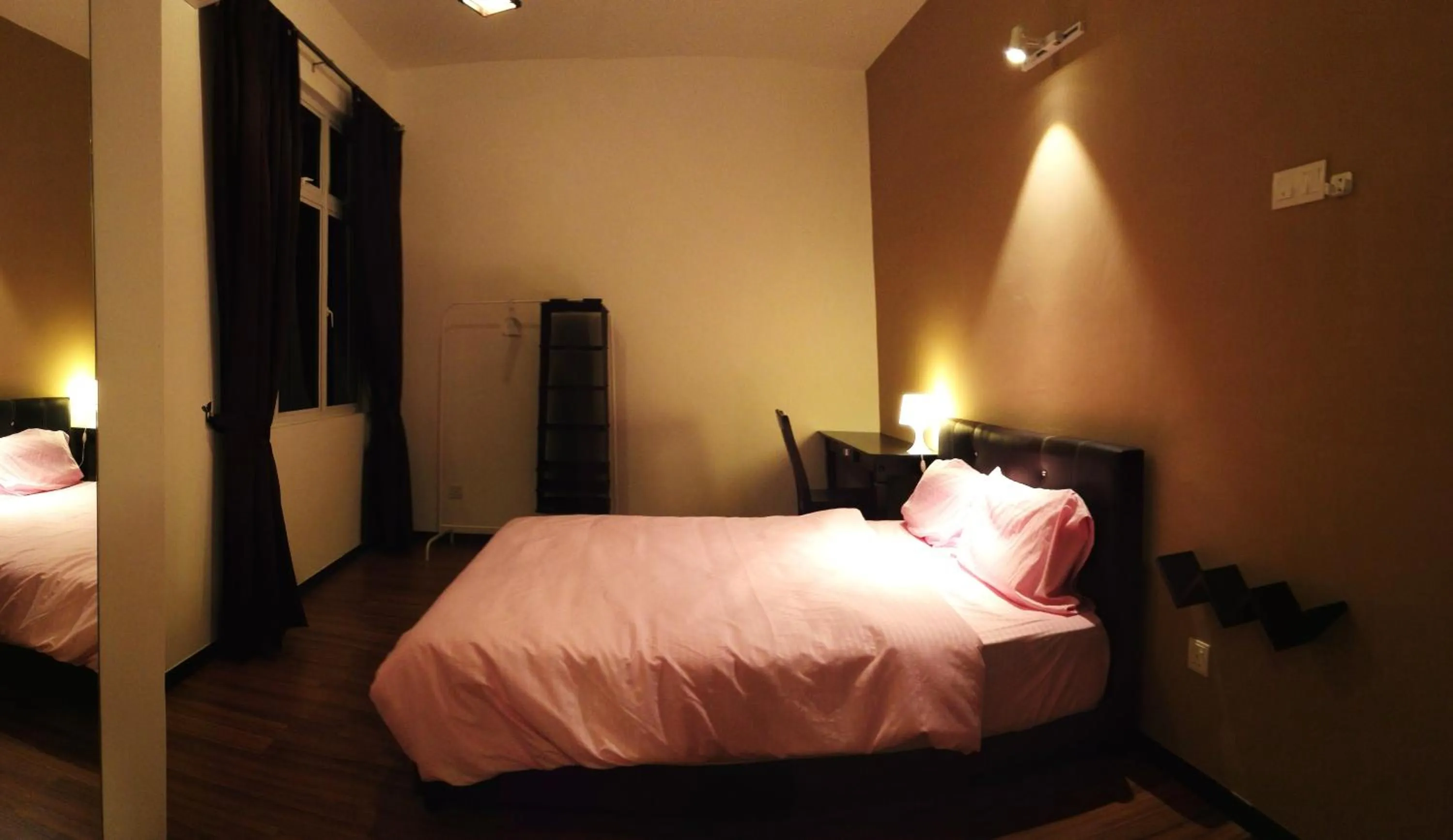 Photo of the whole room, Bed in Shamrock Seaview 11 Villa