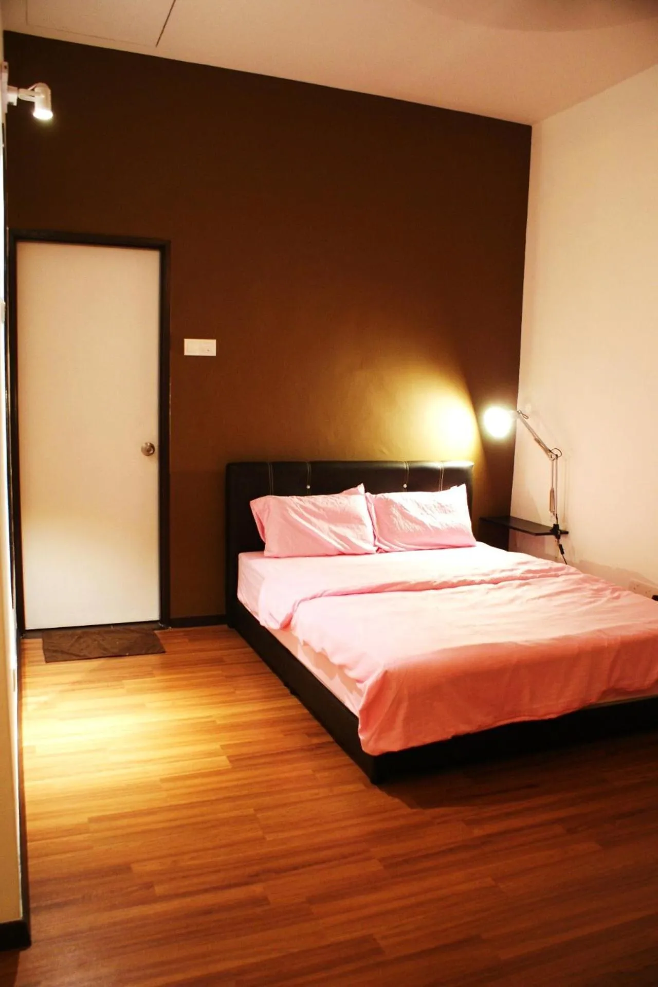 Photo of the whole room, Bed in Shamrock Seaview 11 Villa