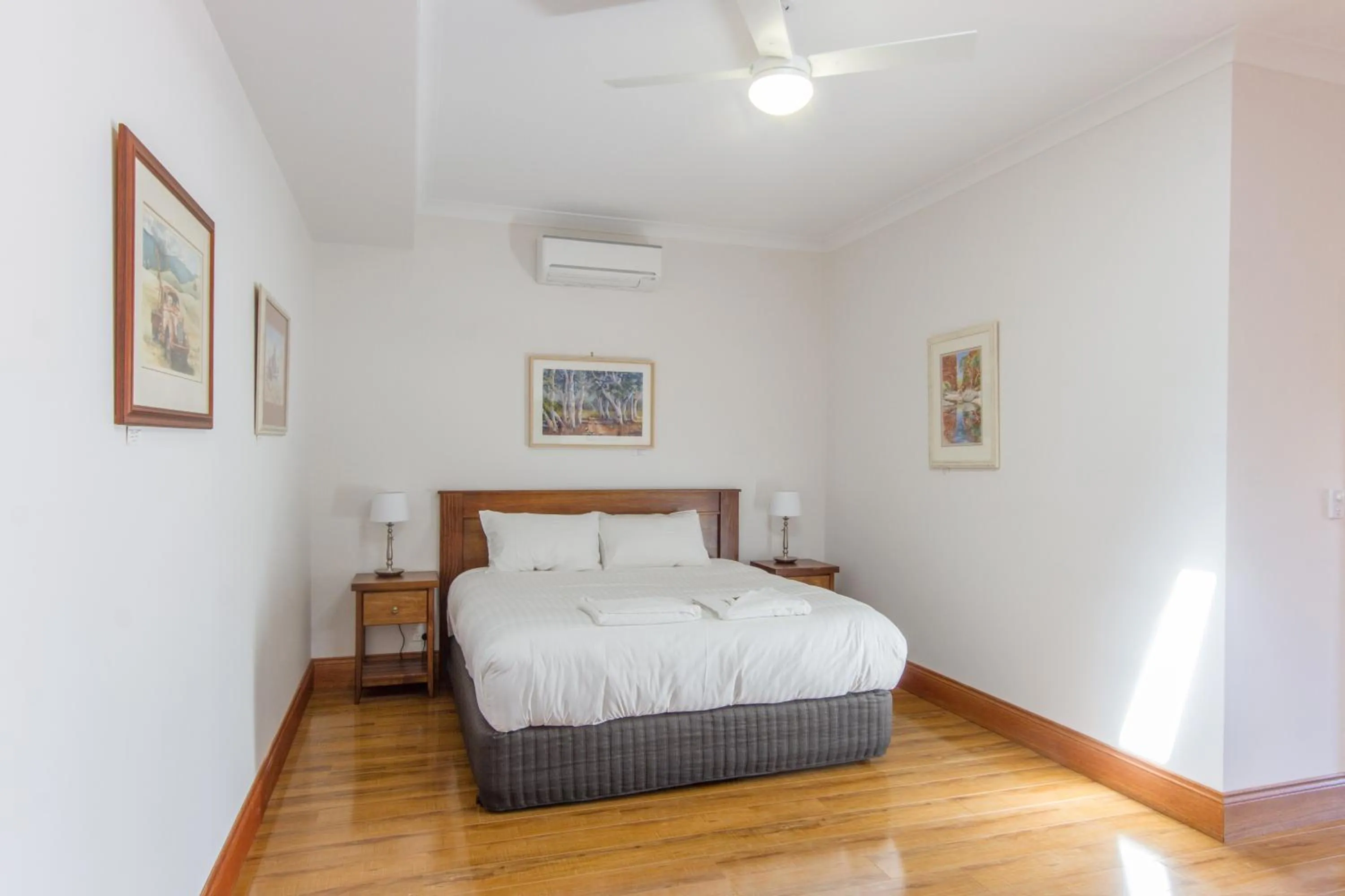 Bedroom, Bed in Birdwood Motel