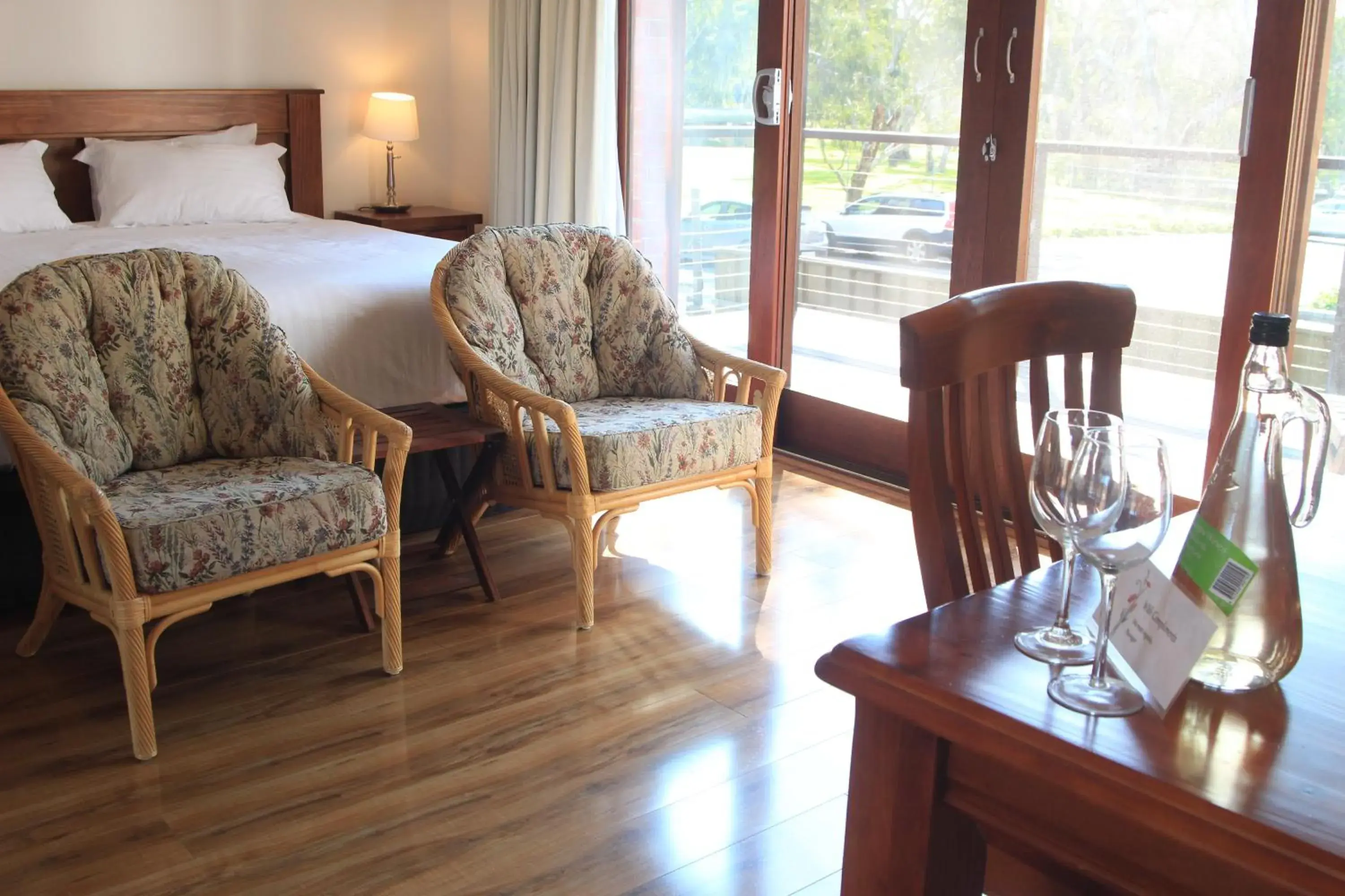 King Room with Balcony in Birdwood Motel King Room with Balcony in Birdwood Motel