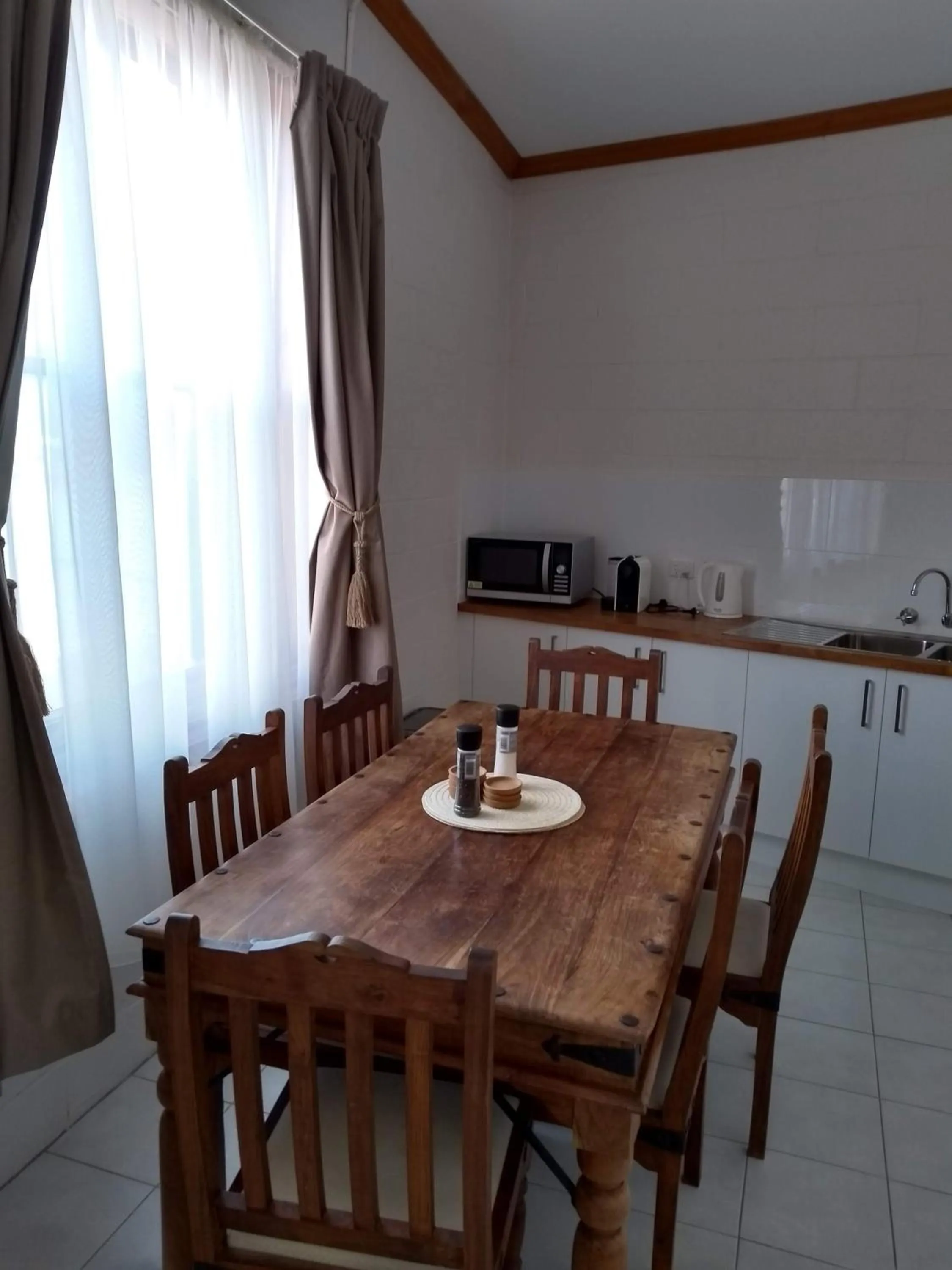 Kitchen or kitchenette in Birdwood Motel