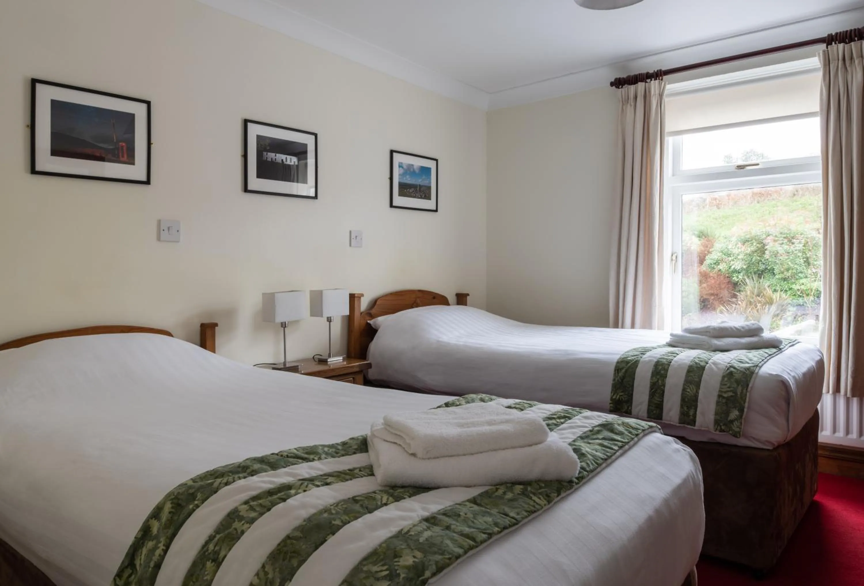 Bedroom, Bed in Y Talbot