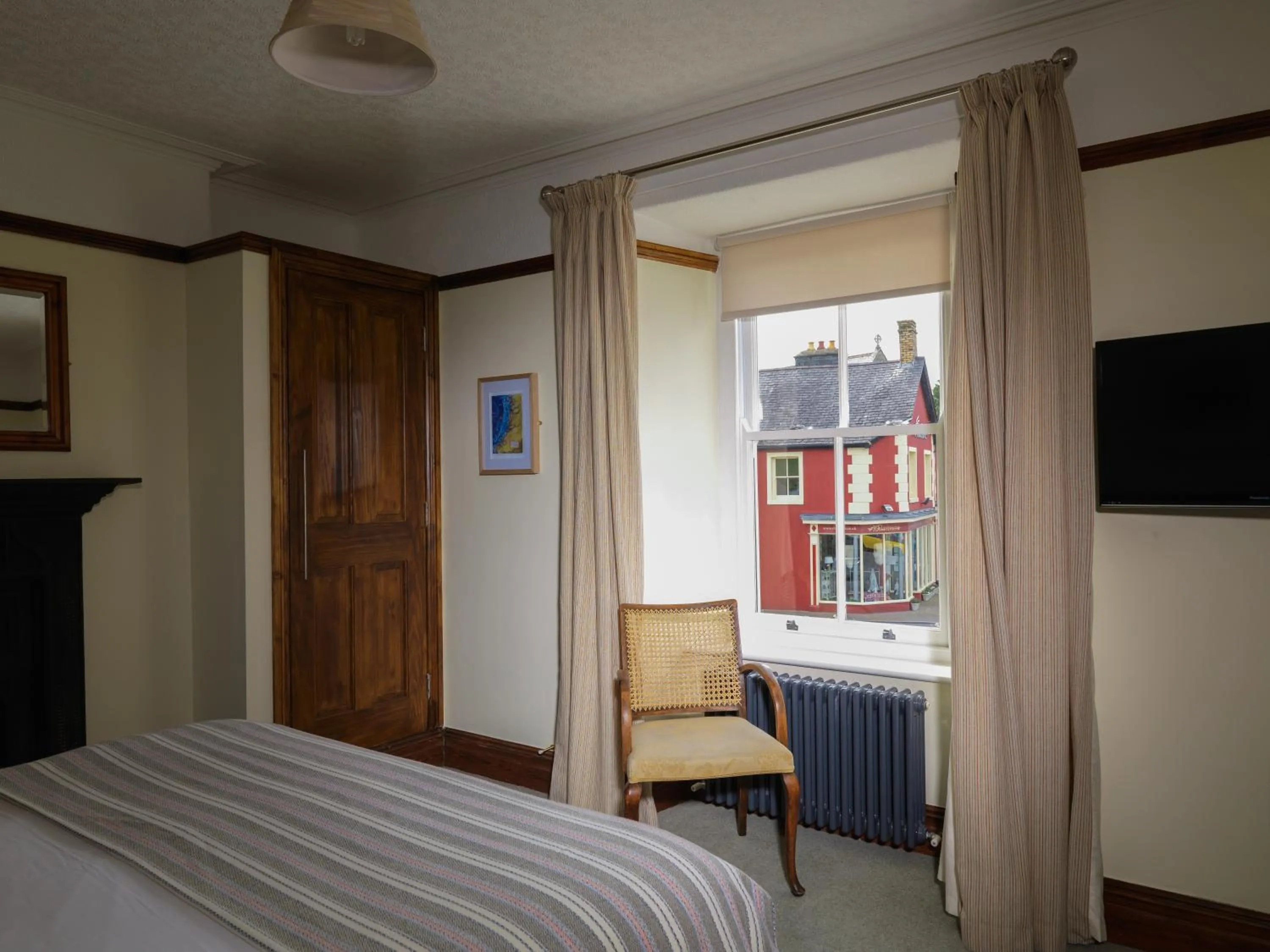 Bedroom, Bed in Y Talbot