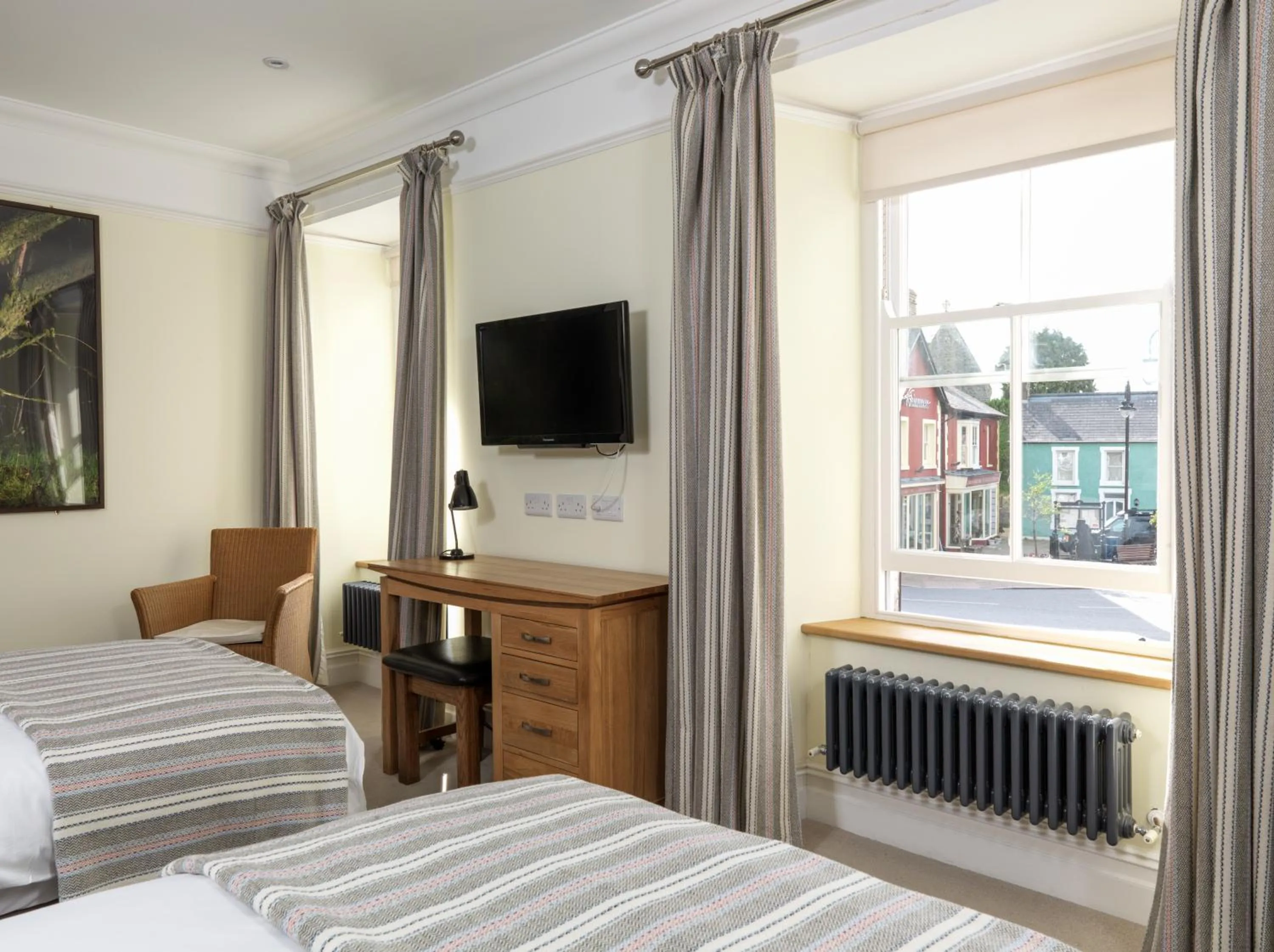 Bedroom, Bed in Y Talbot