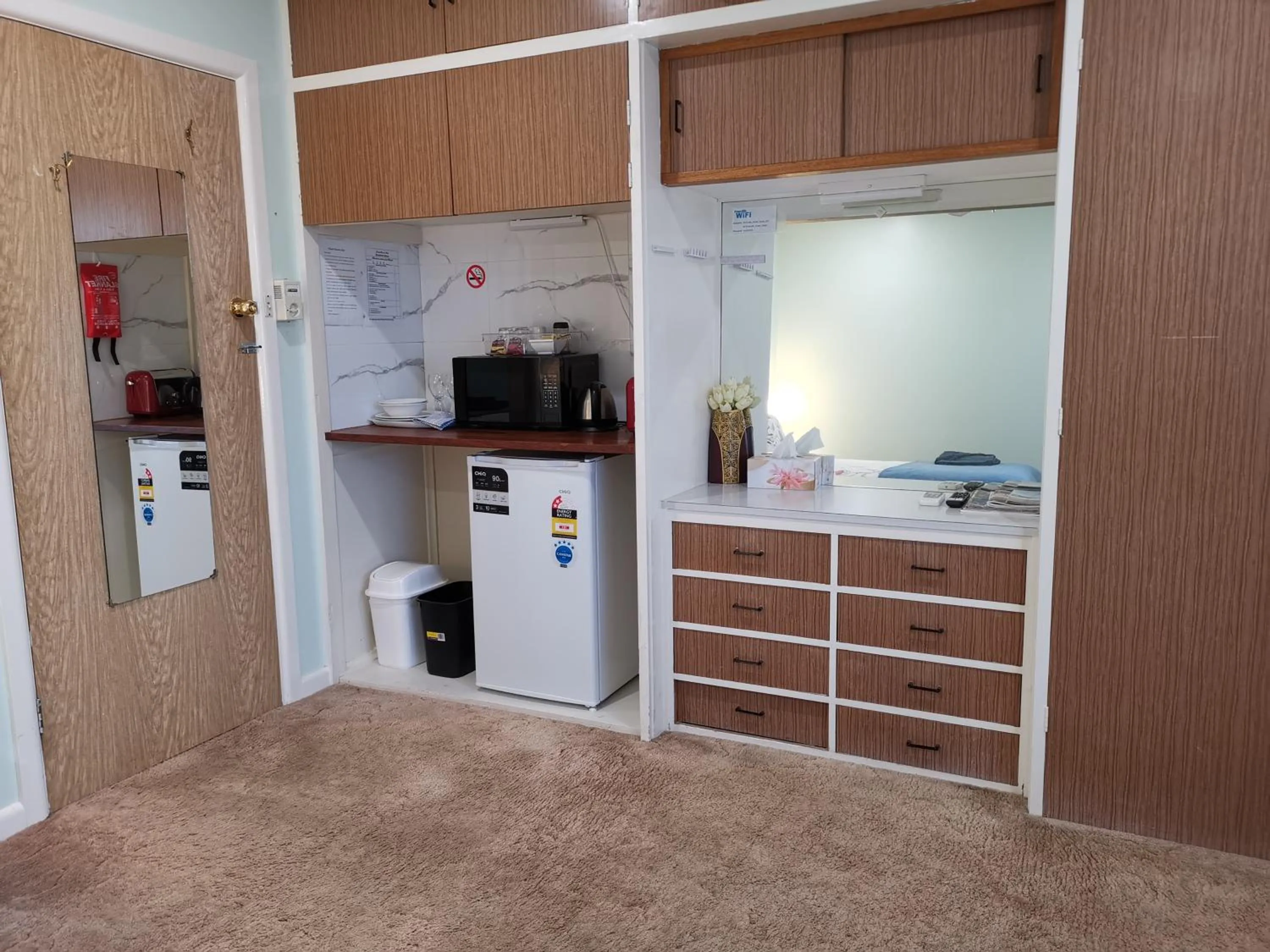 oven in Donald Riverside Motel