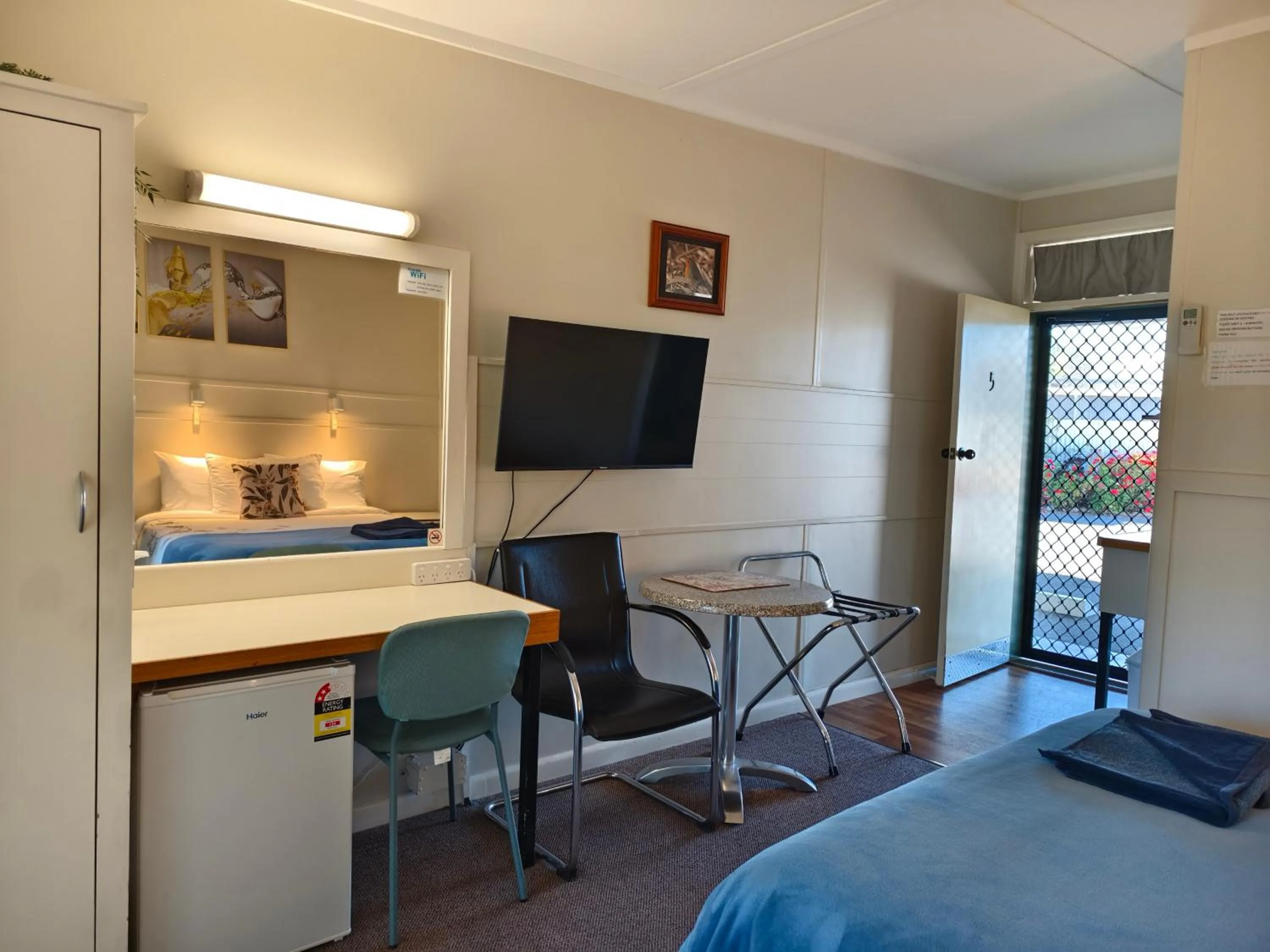 Bedroom, Bed in Donald Riverside Motel