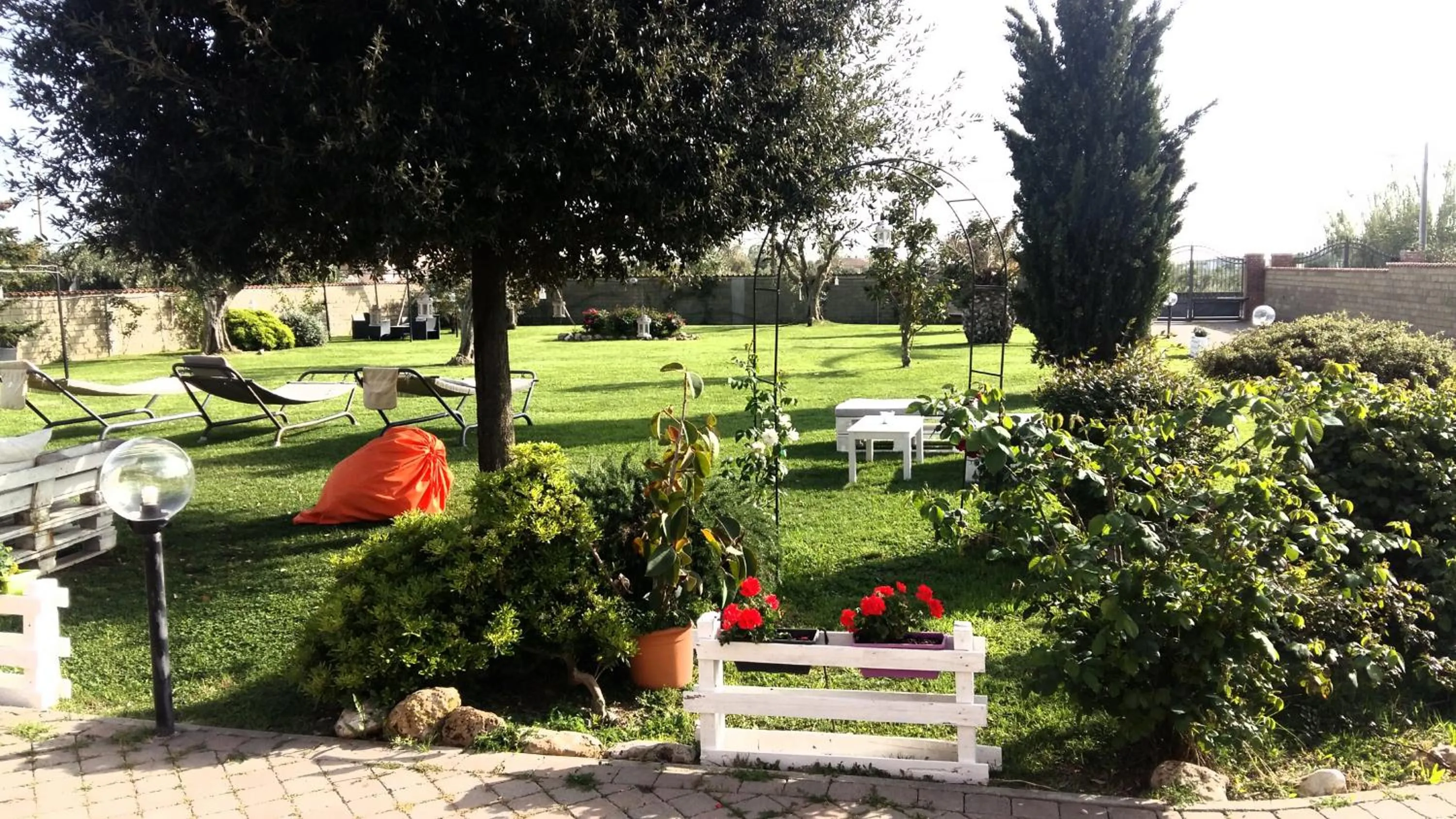 Garden in Villa Elegance