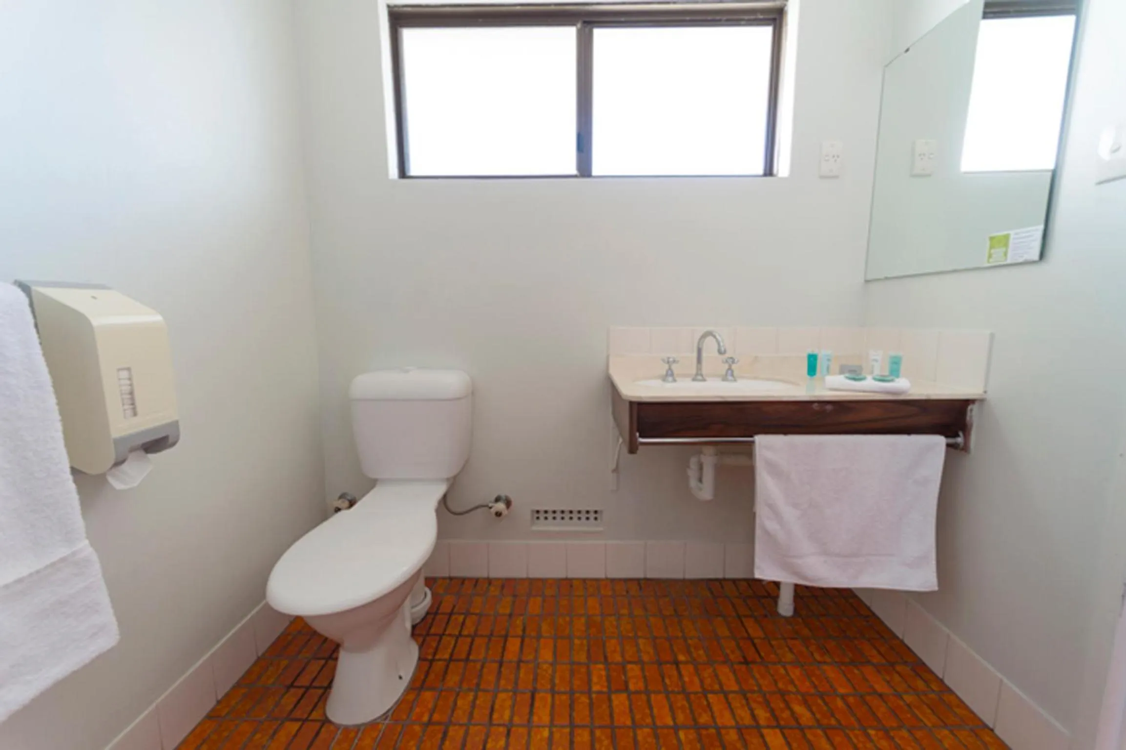 Toilet in Hotel Clipper