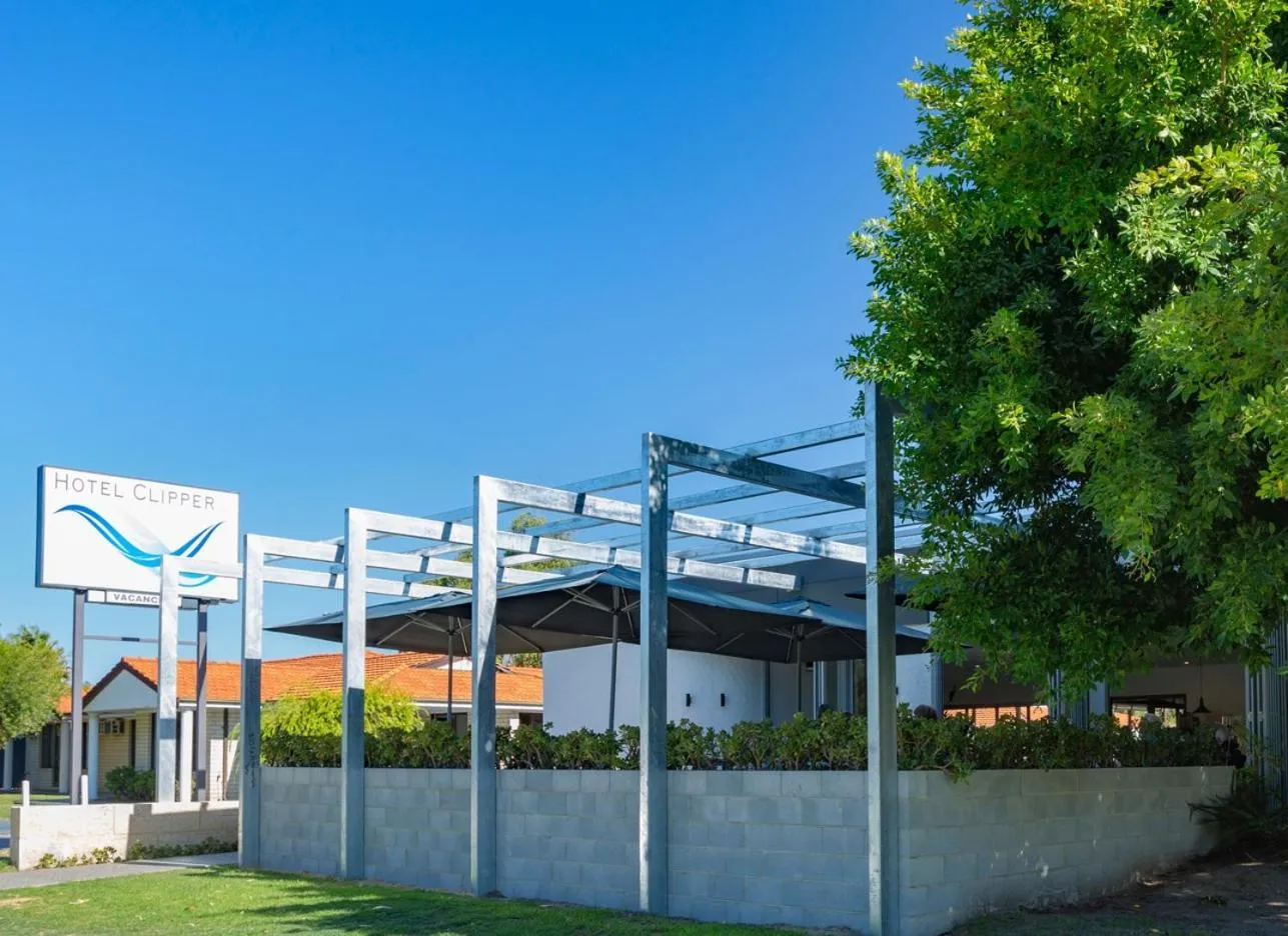 Property building in Hotel Clipper