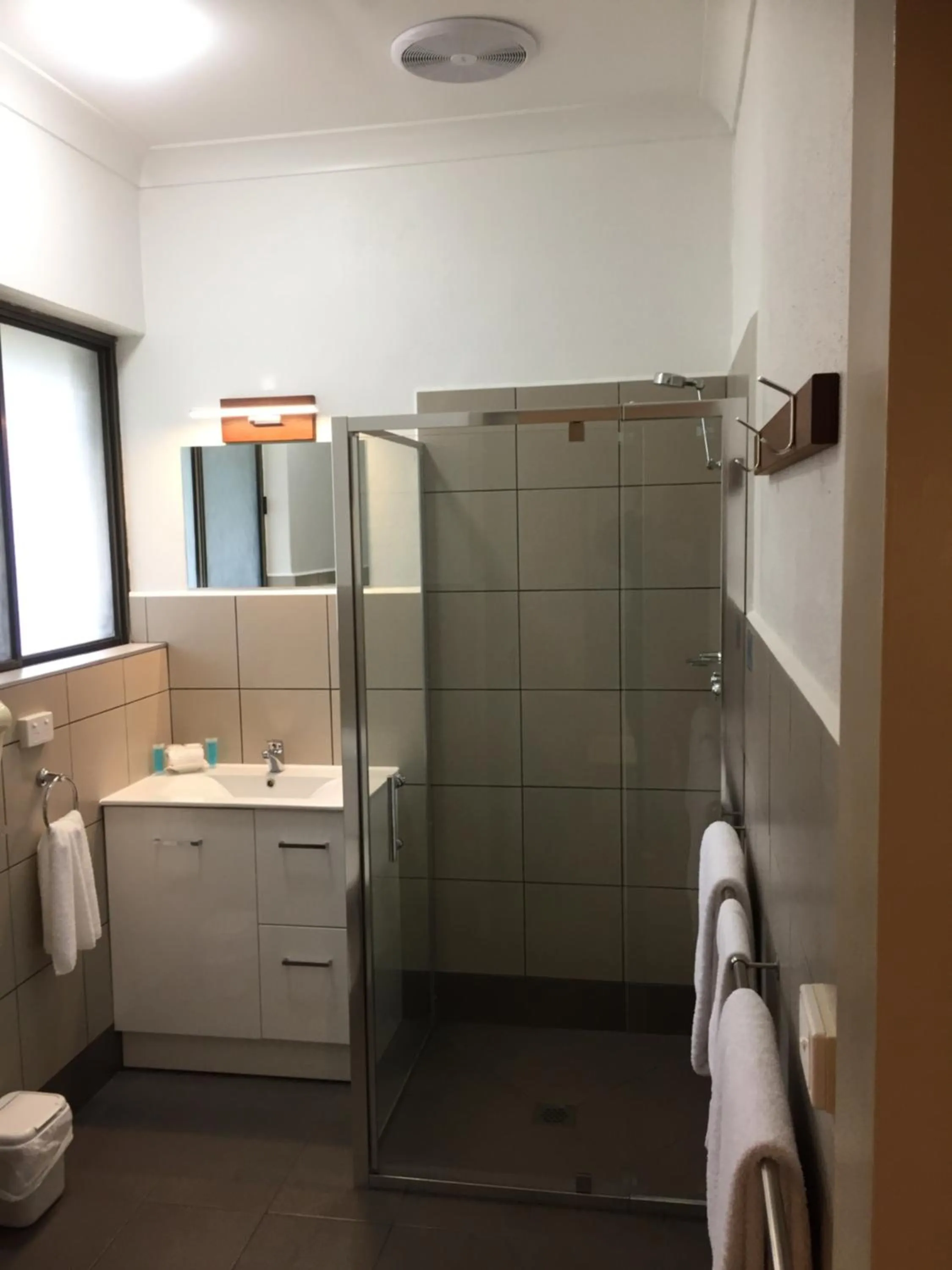 Bathroom in Culcairn Motor Inn