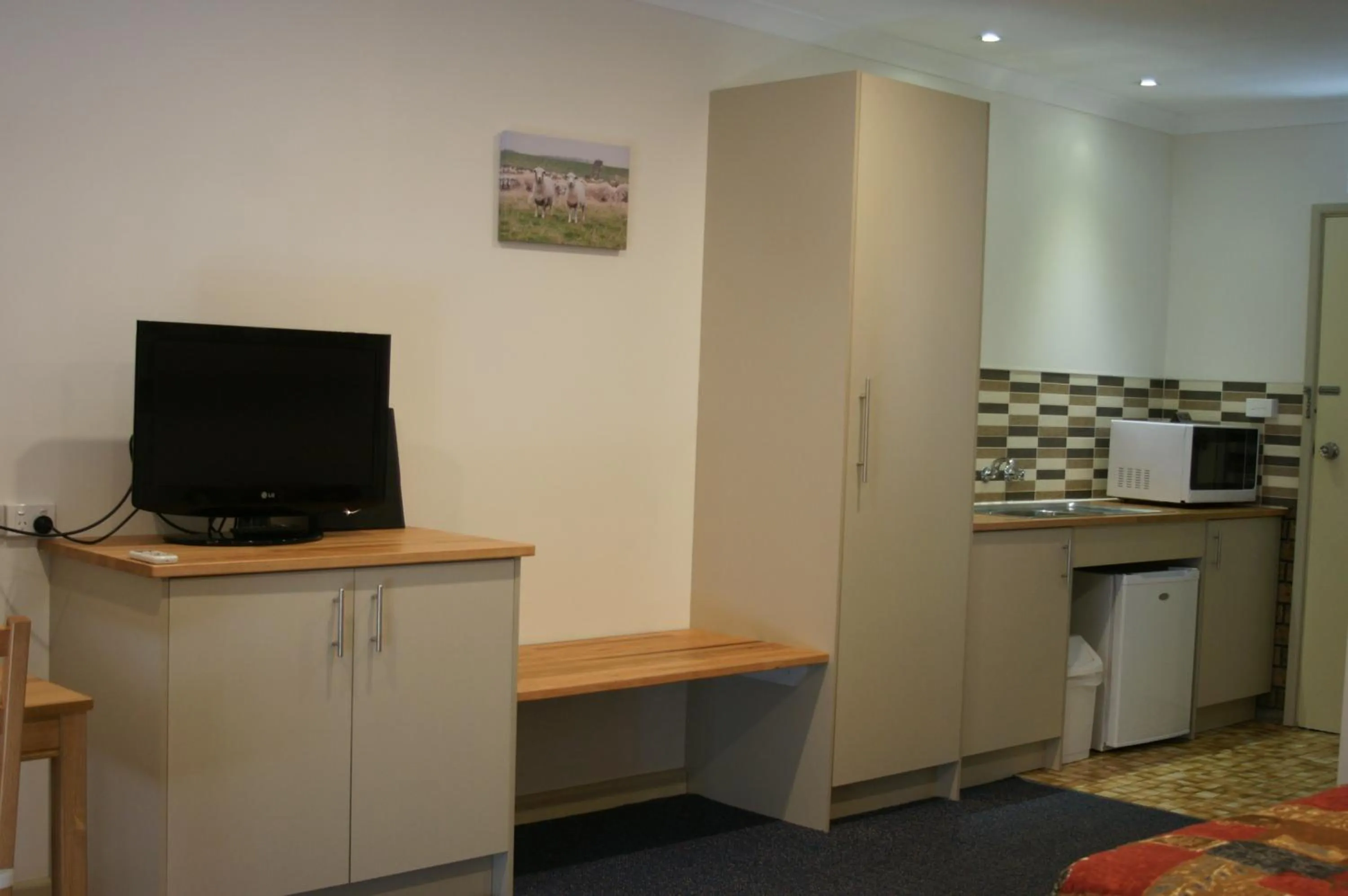 Kitchen or kitchenette in Culcairn Motor Inn