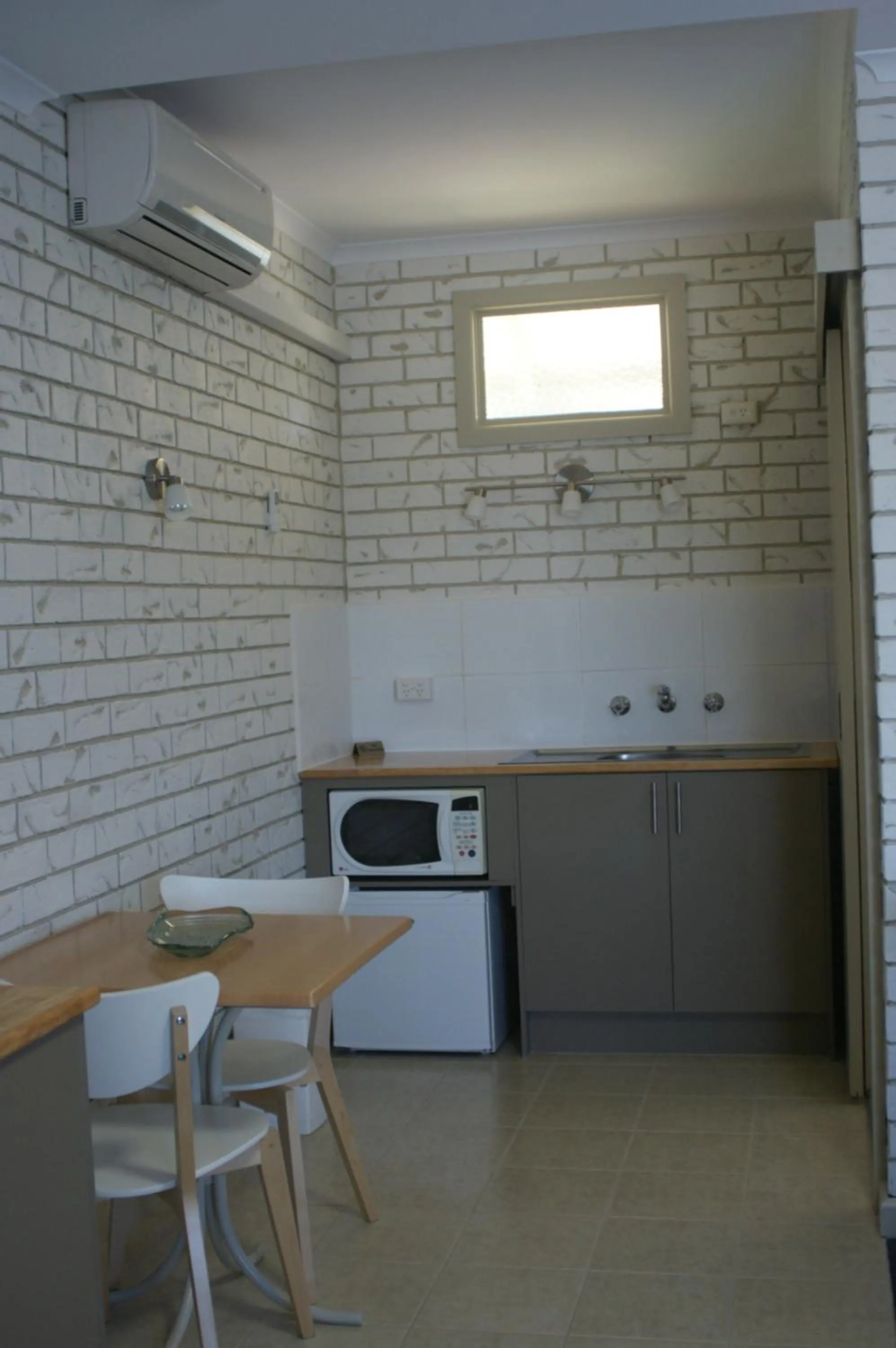 Kitchen or kitchenette in Culcairn Motor Inn