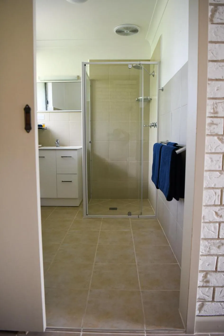Bathroom in Culcairn Motor Inn