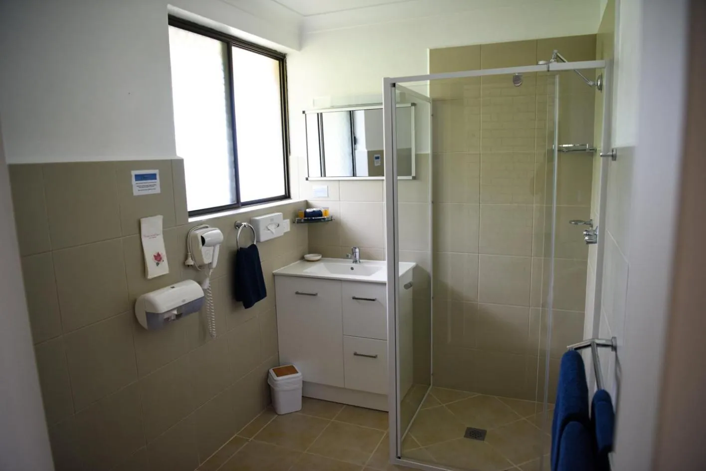 Bathroom in Culcairn Motor Inn