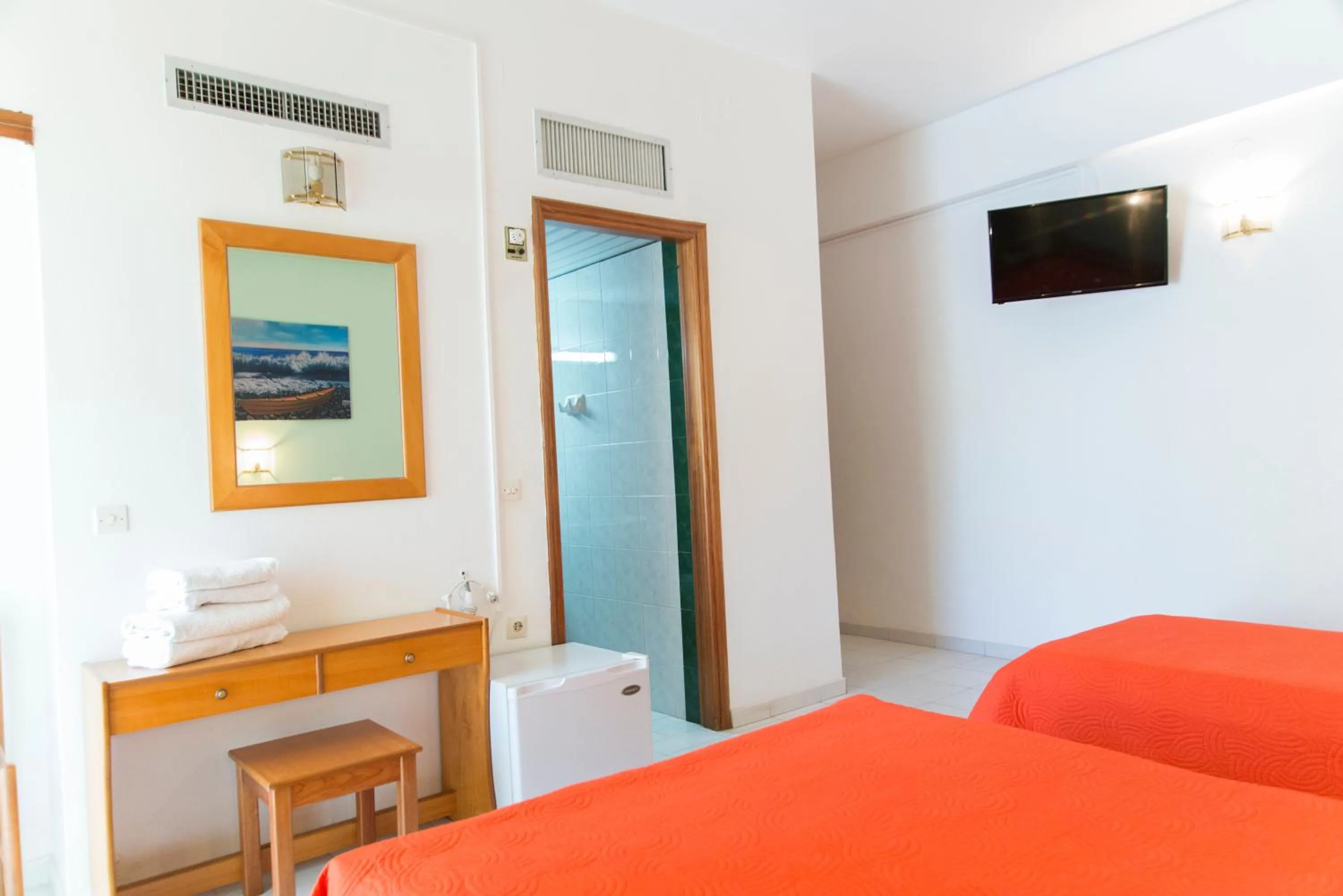 Photo of the whole room, Bed in Athina Hotel