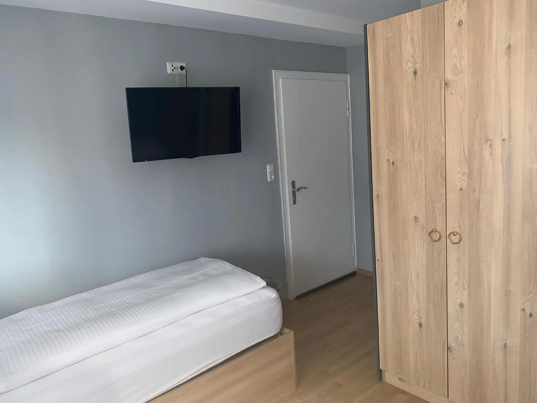 Photo of the whole room, Bed in Louis Hotels