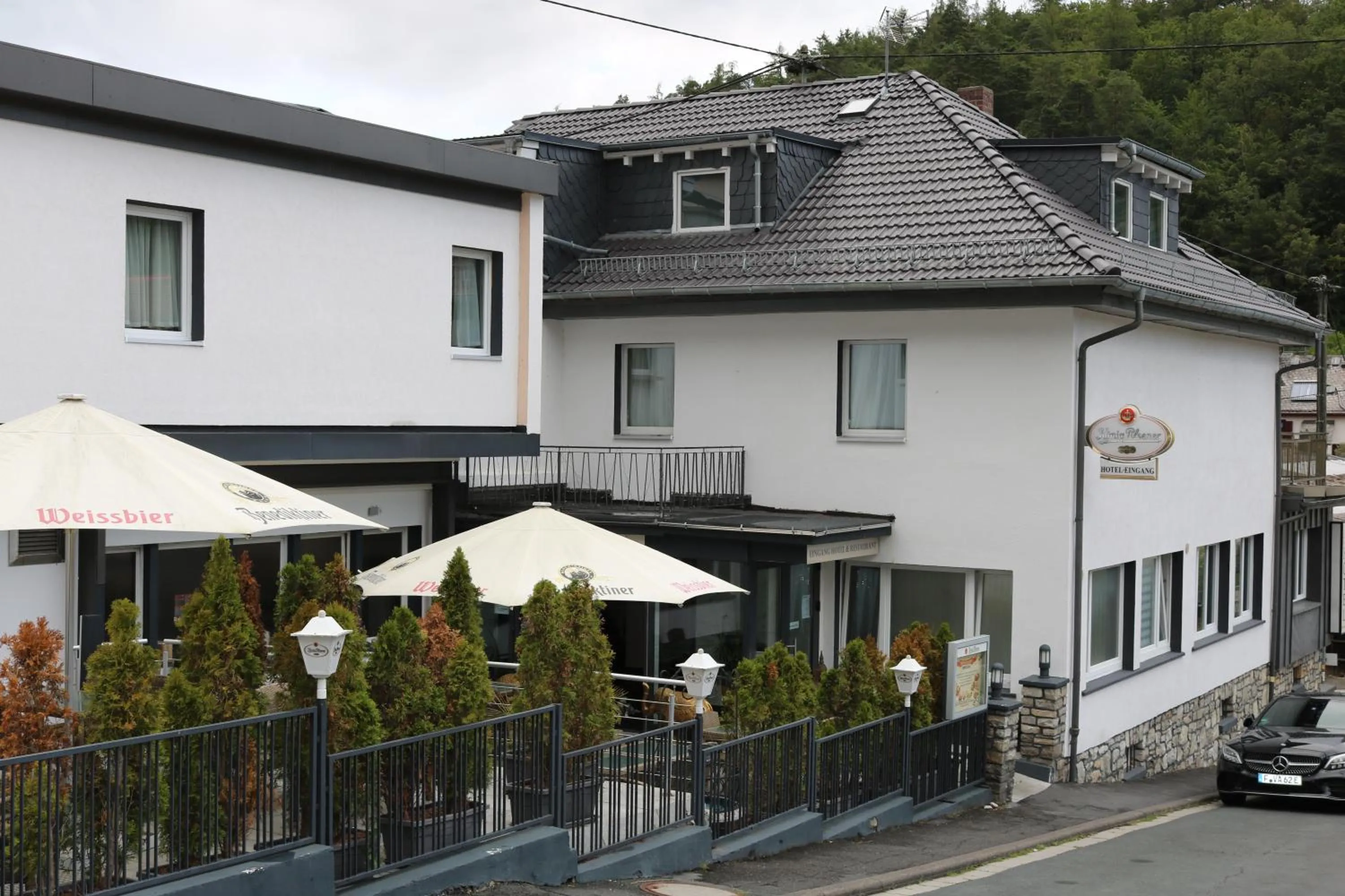 Restaurant/places to eat in Louis Hotels