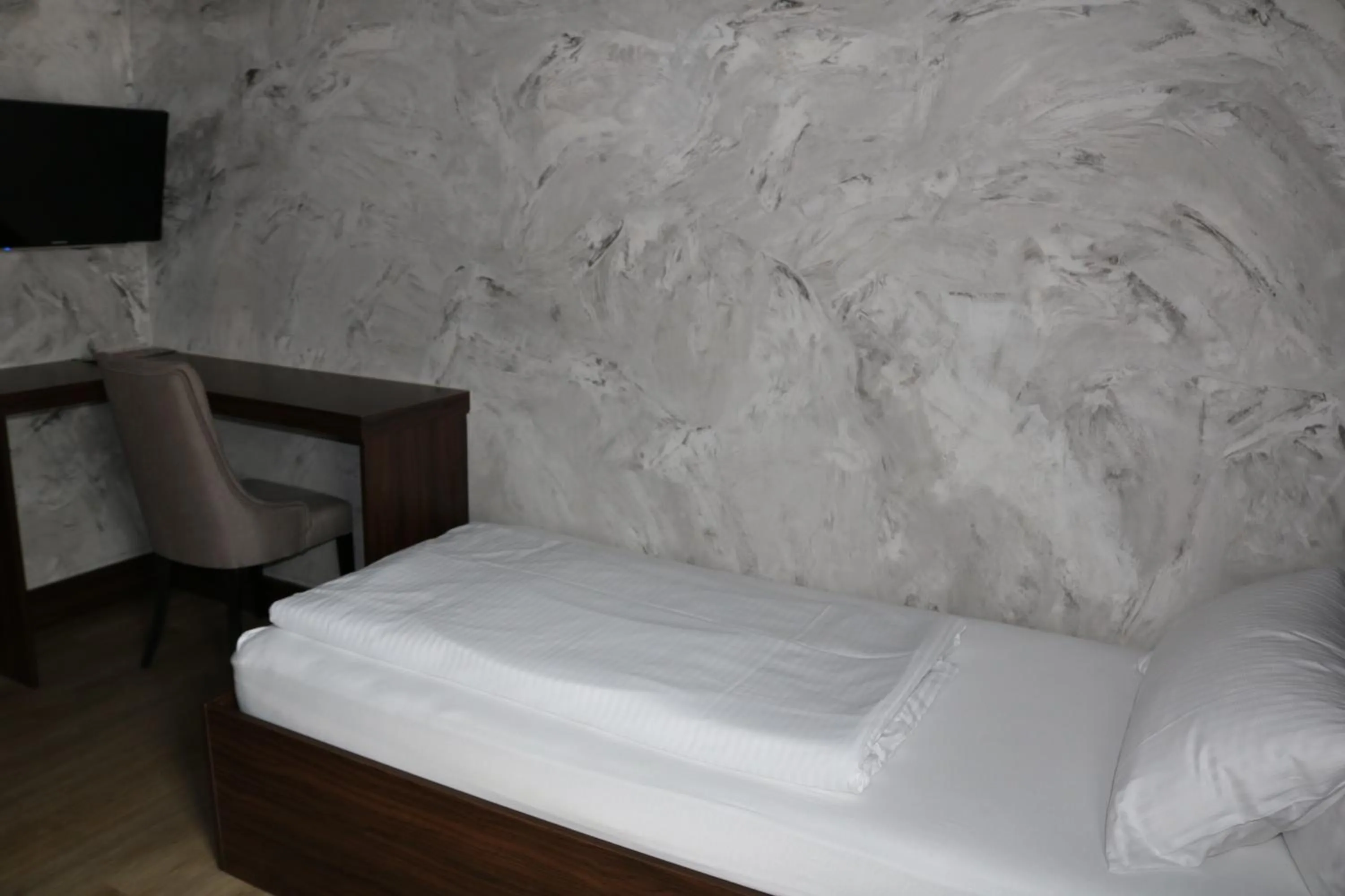 Staff, Bed in Louis Hotels