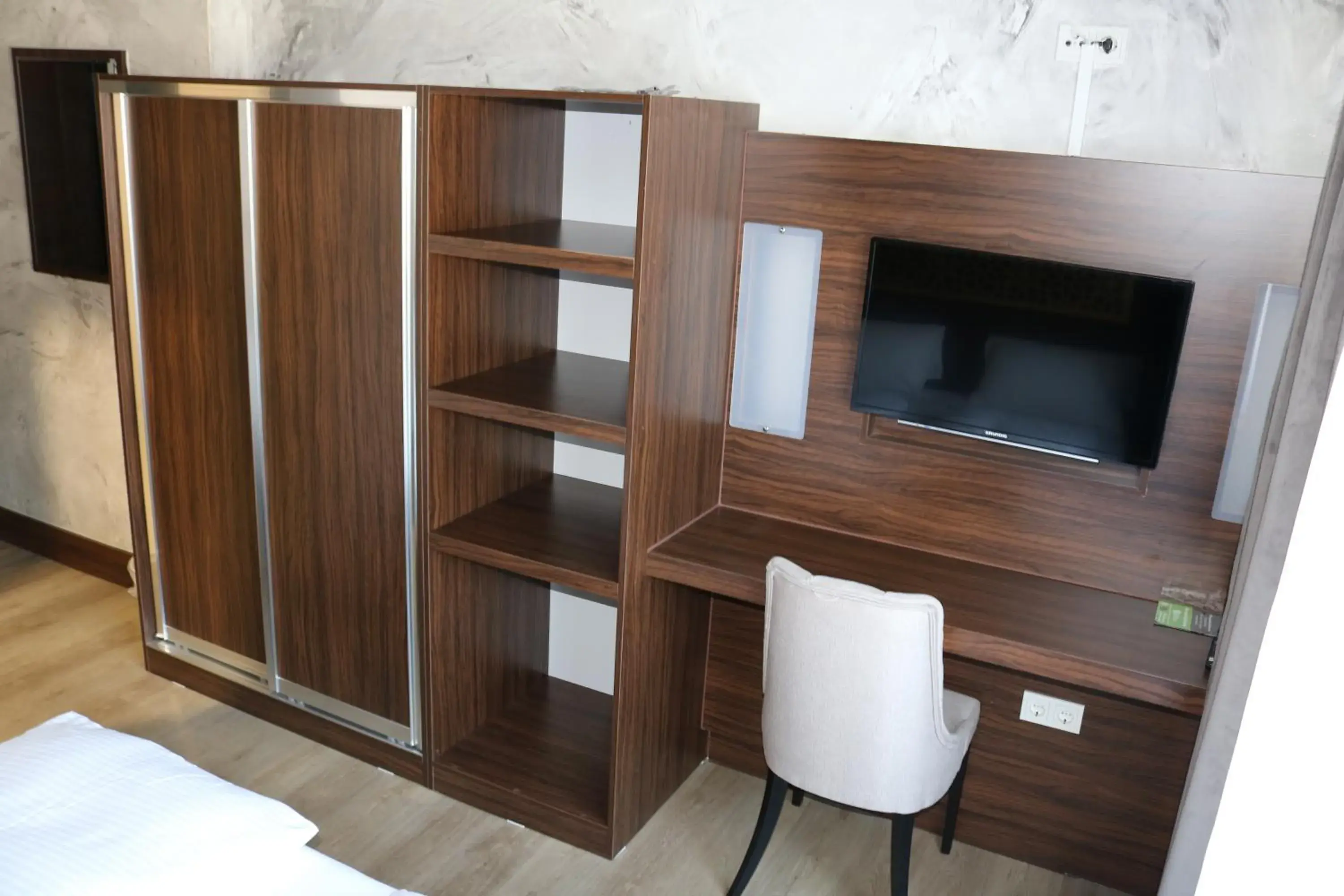 Single Room in Louis Hotels Single Room in Louis Hotels