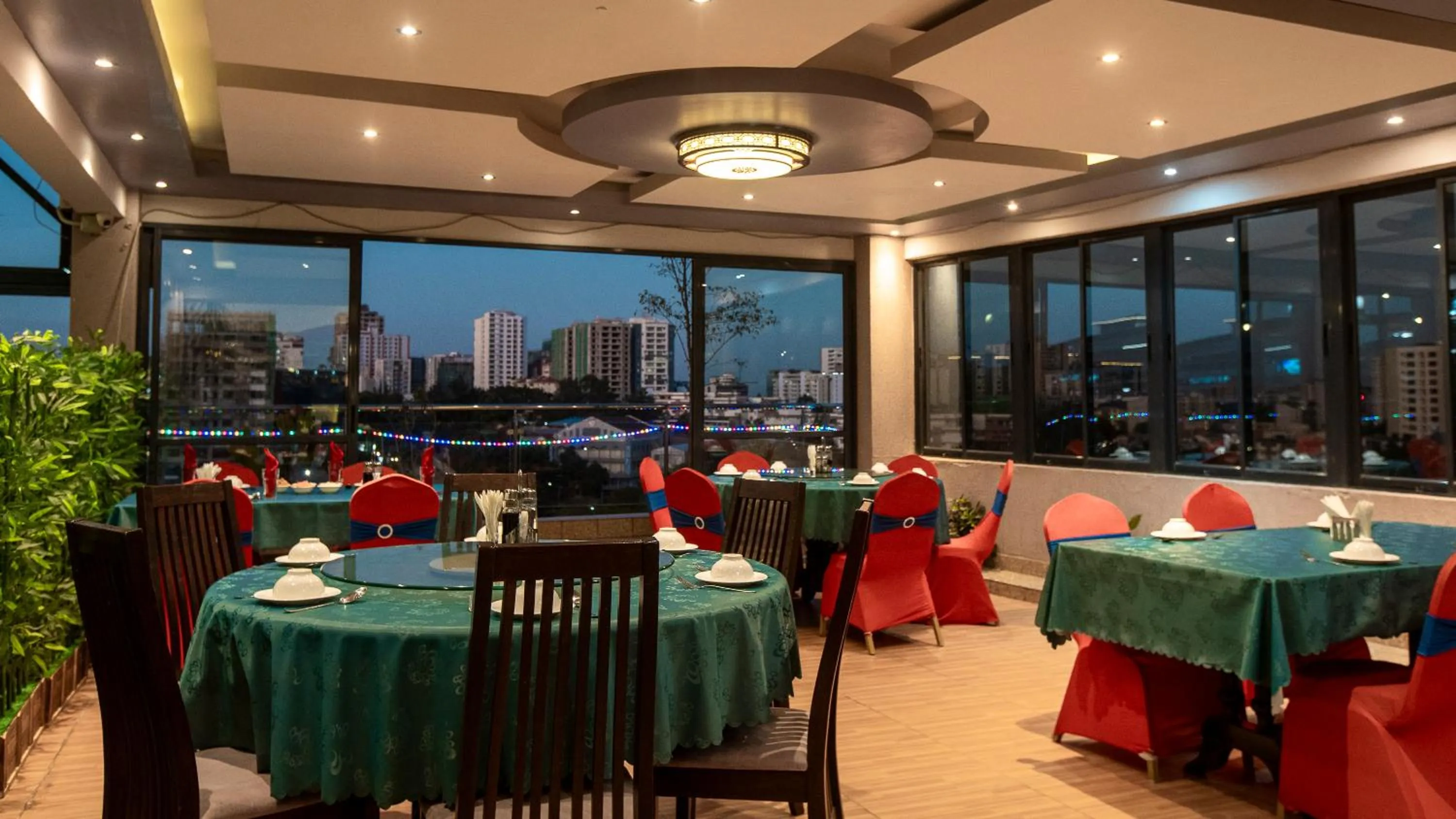 Restaurant/places to eat in Lotos Inn & Suites, Nairobi