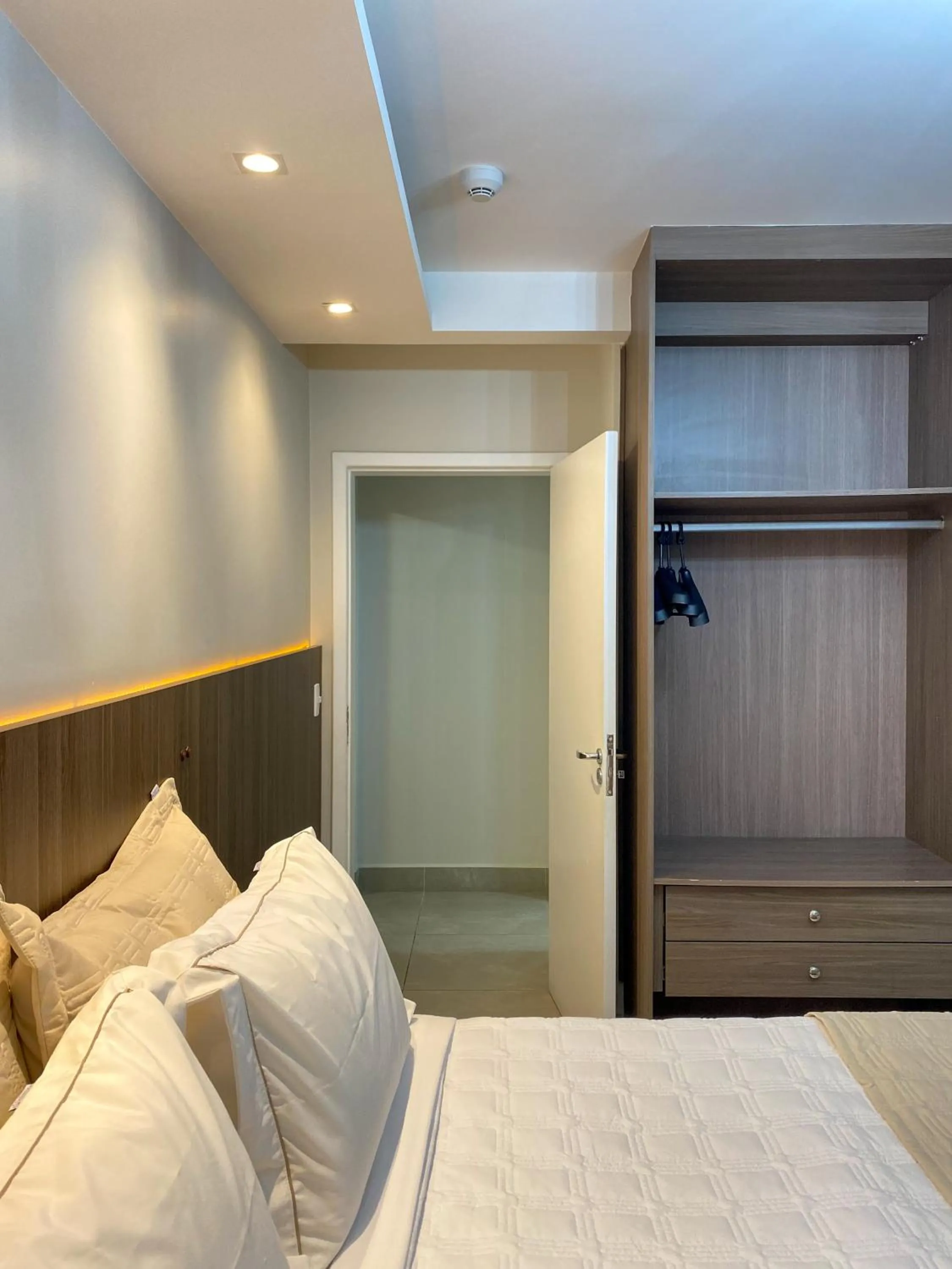 Bedroom, Bed in Concept Hotel Flat