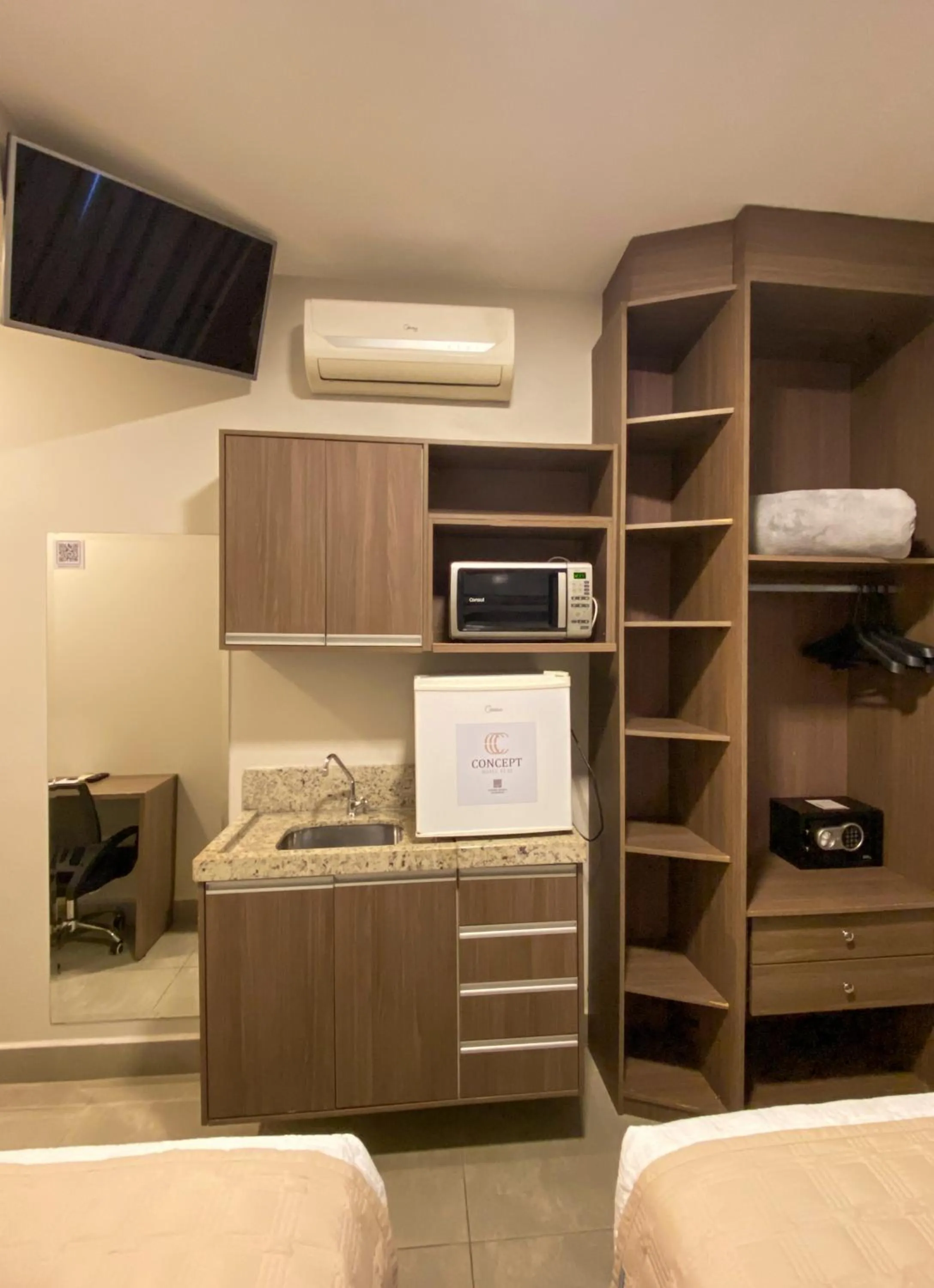 Property building, Bed in Concept Hotel Flat