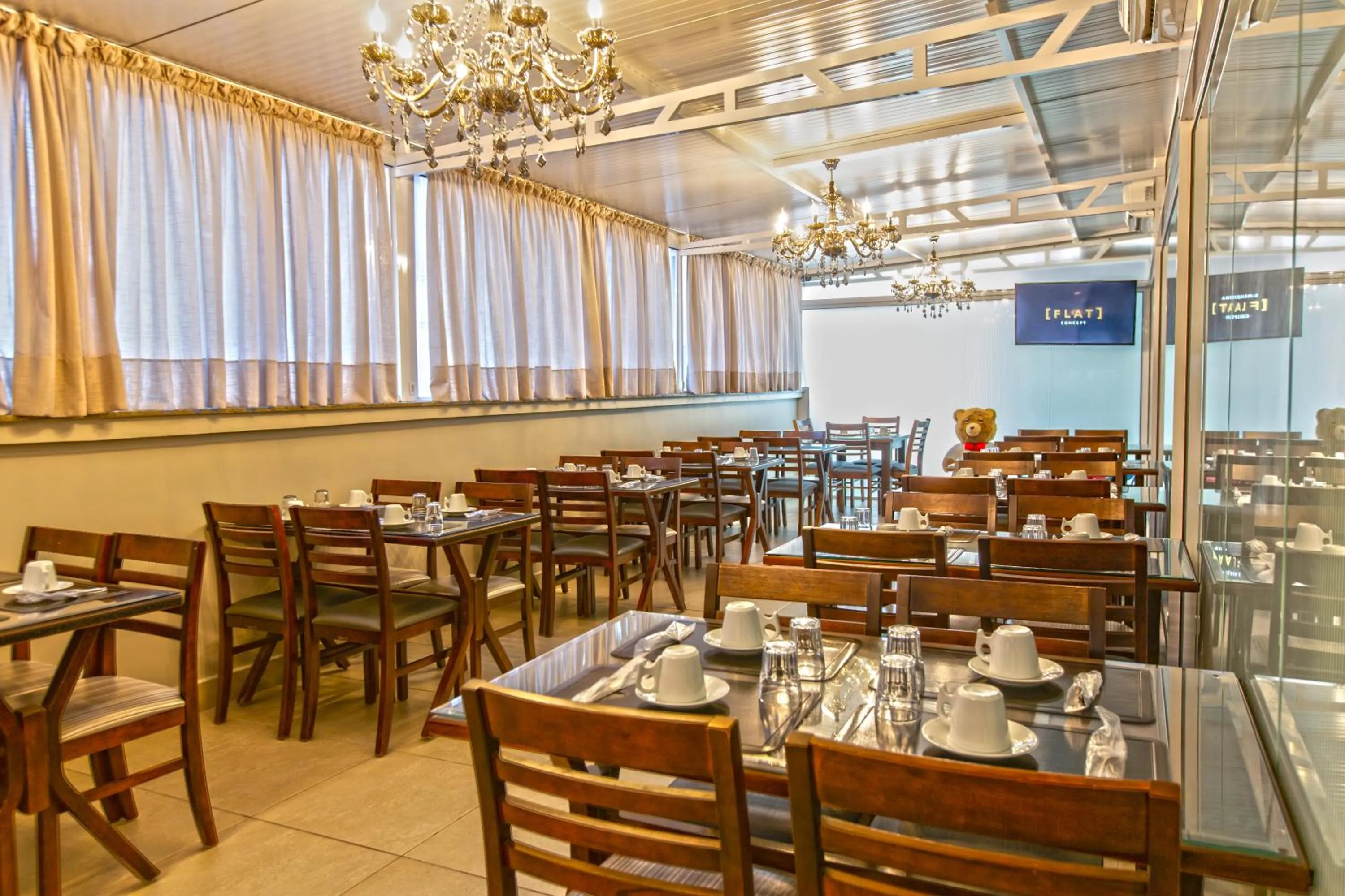 Restaurant/places to eat in Concept Hotel Flat