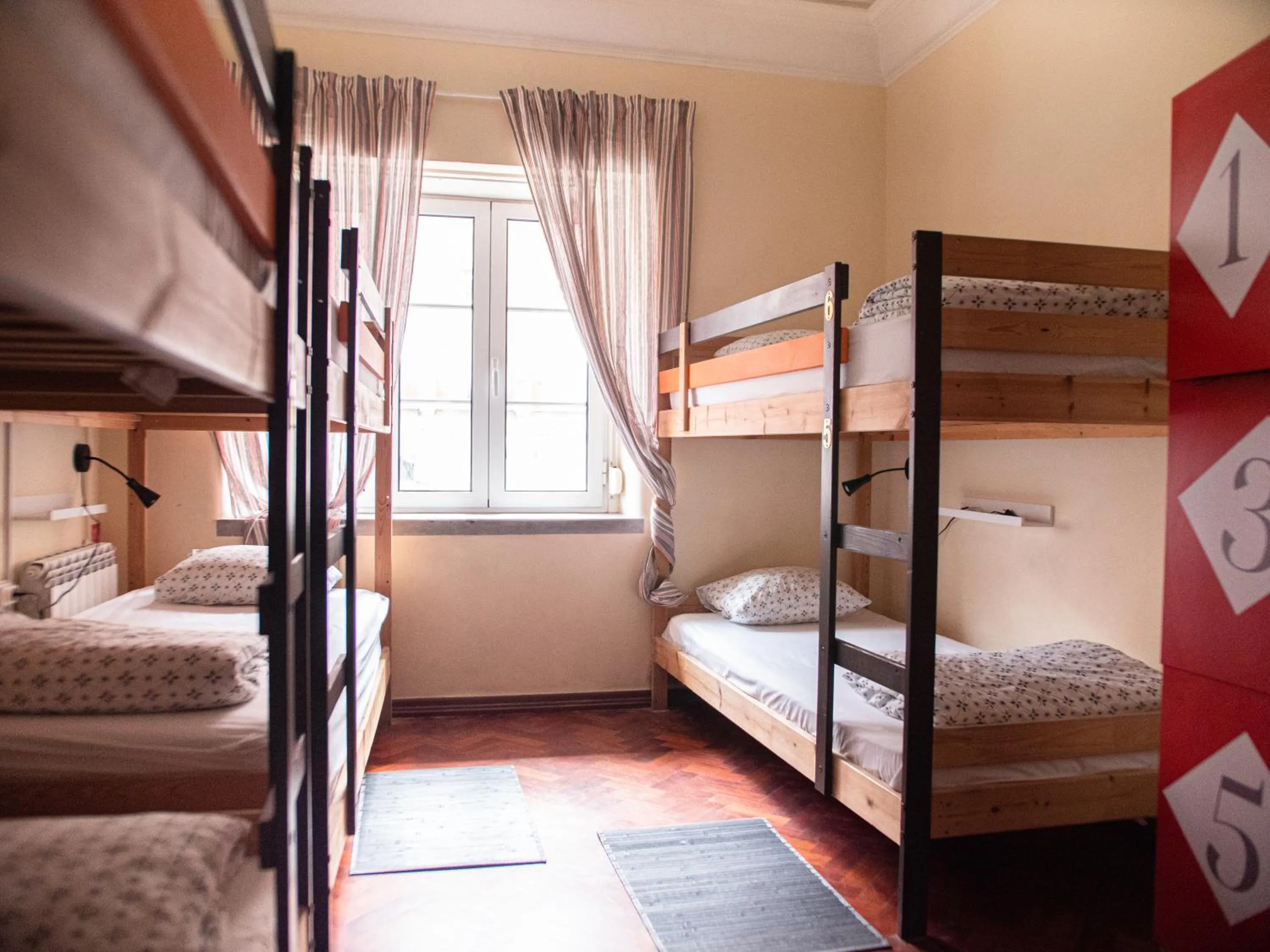 6-Bed Mixed Dormitory Room in Lisbon Top Hostel