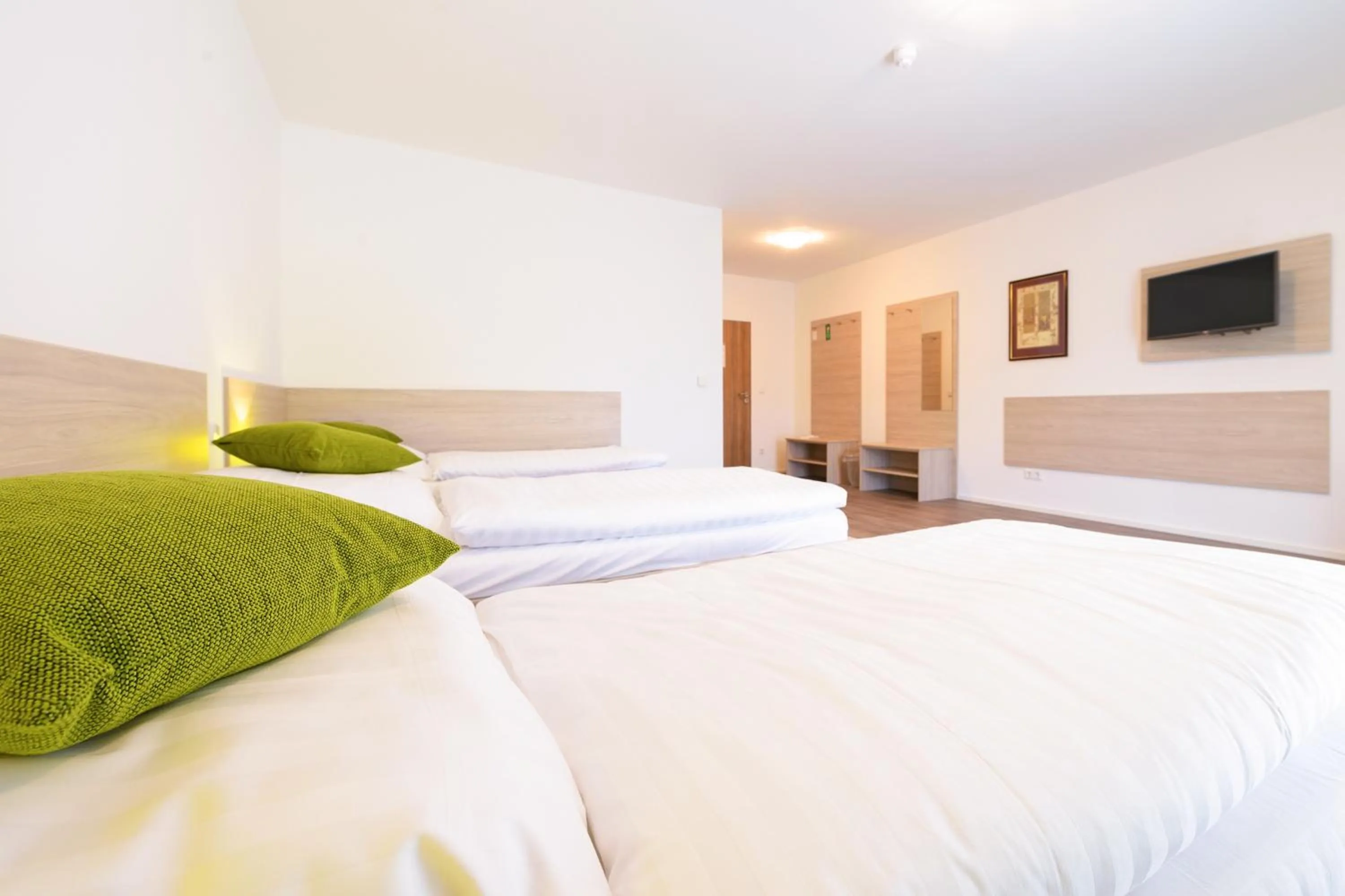 Photo of the whole room, Bed in Hotel ANNA - Düsseldorf - Hilden