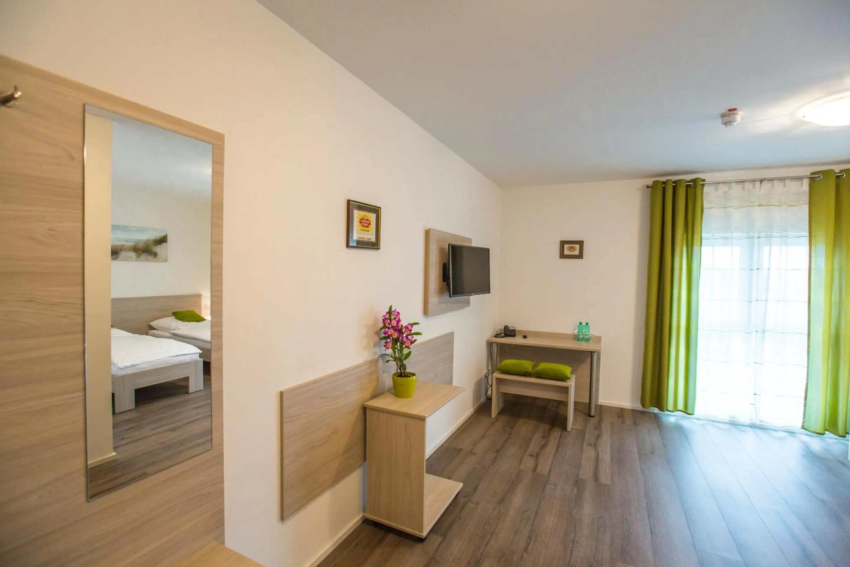 Photo of the whole room, Bed in Hotel ANNA - Düsseldorf - Hilden