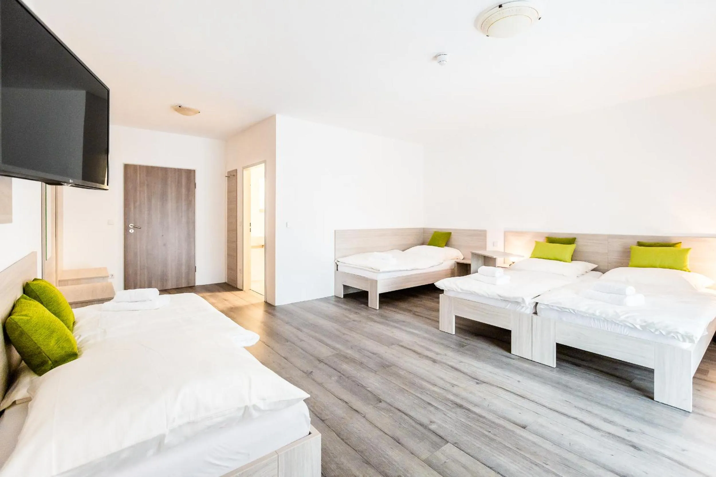 Photo of the whole room, Bed in Hotel ANNA - Düsseldorf - Hilden