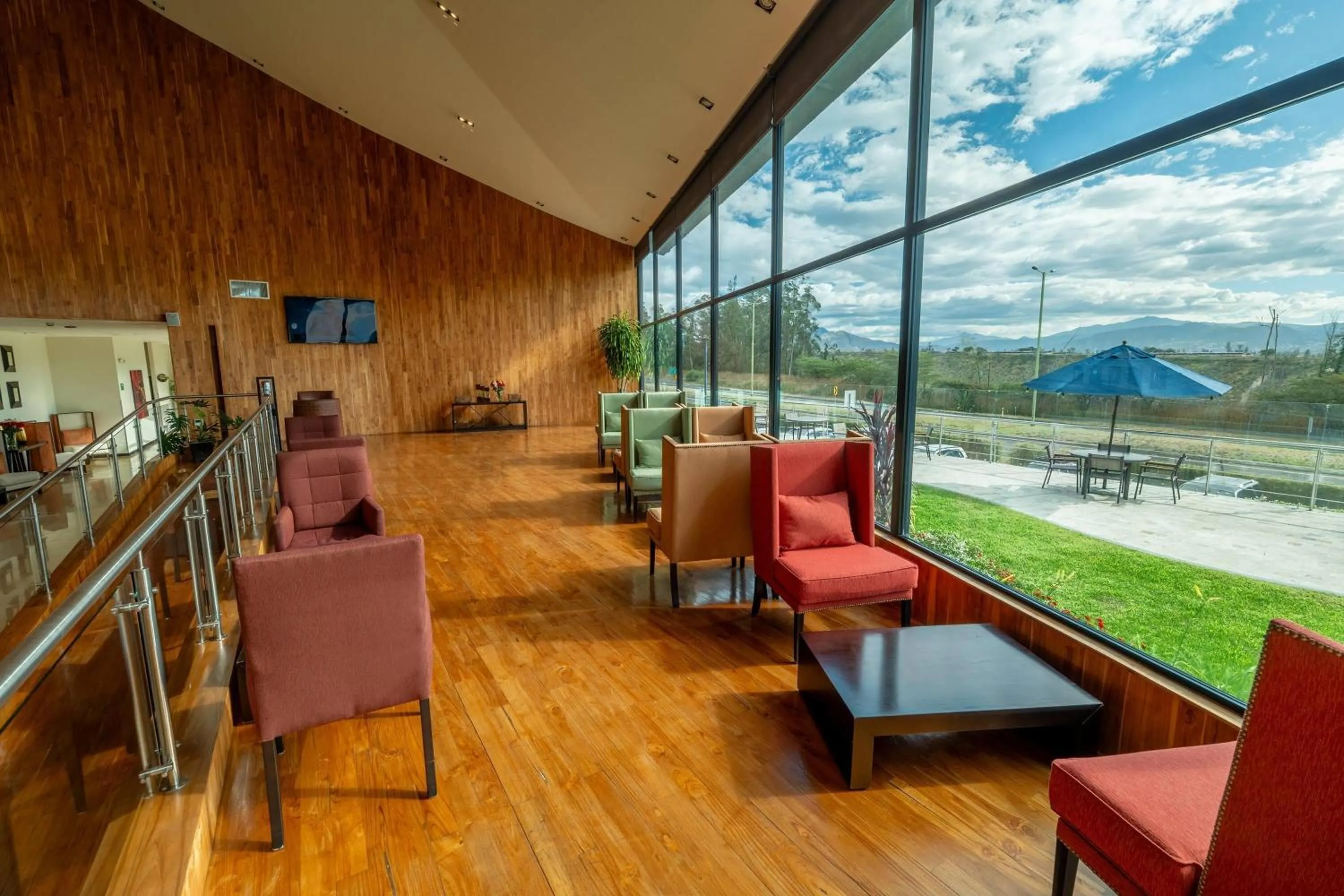 Lobby or reception in Wyndham Quito Airport