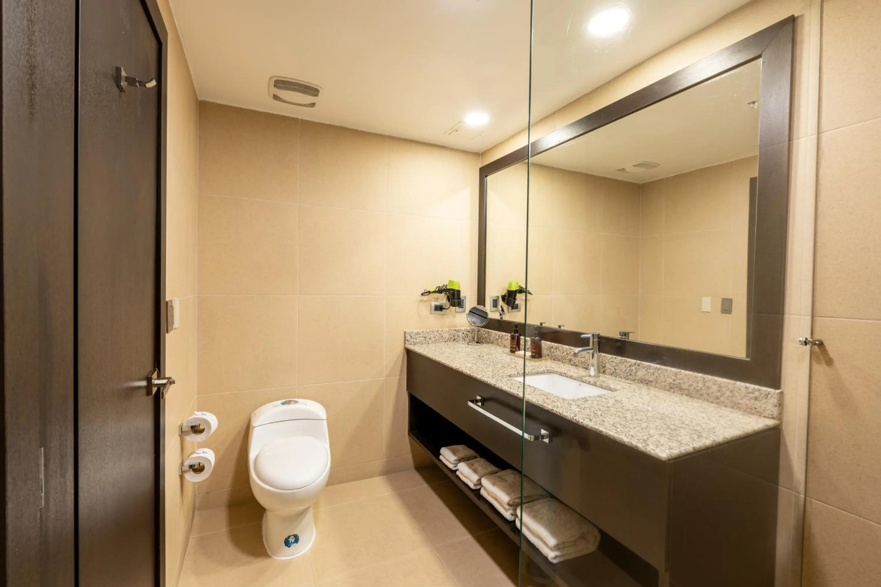 Bathroom in Wyndham Quito Airport