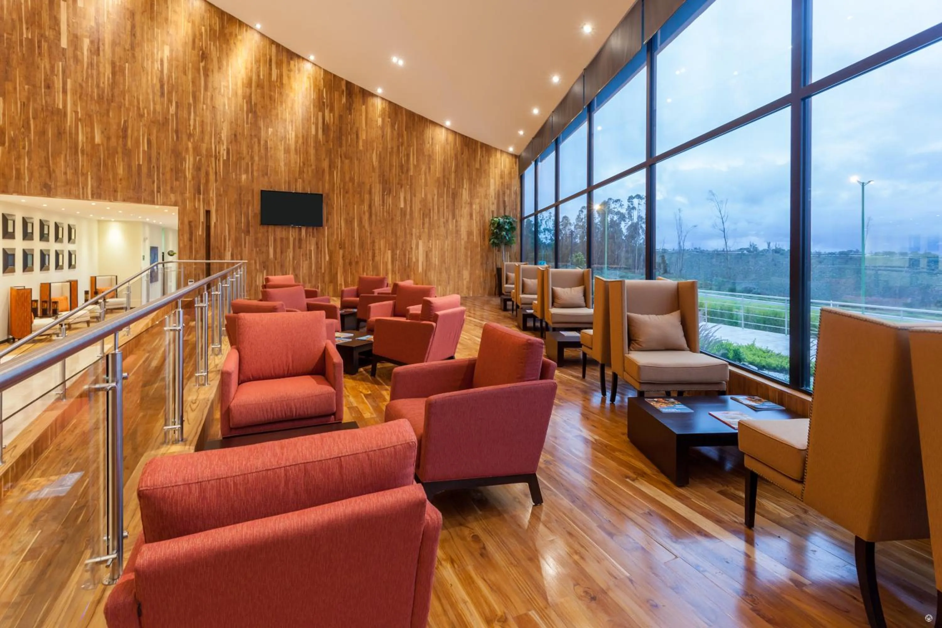 Seating area in Wyndham Quito Airport