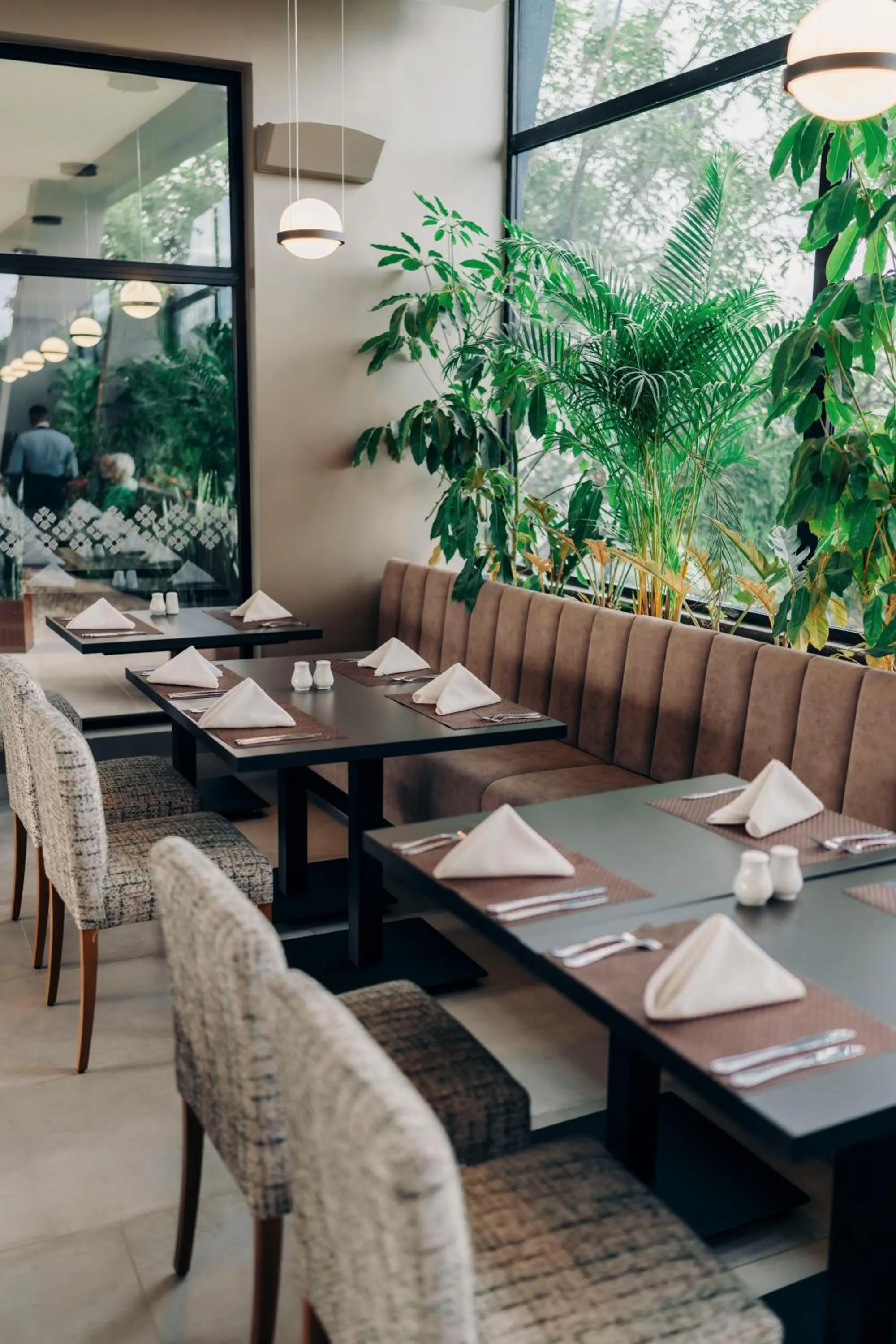 Restaurant/places to eat in Wyndham Quito Airport