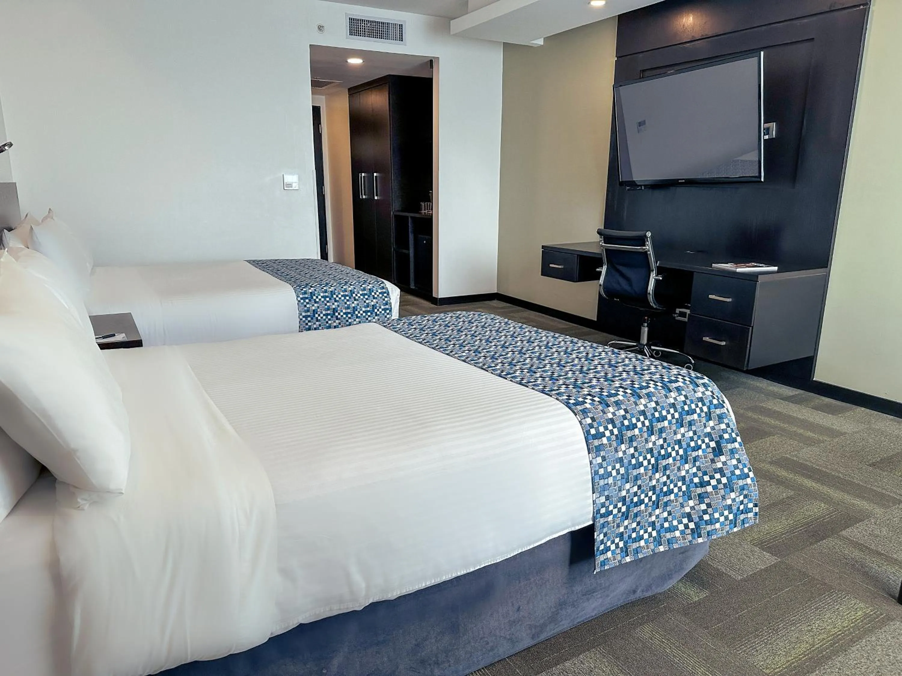 Bed in Wyndham Quito Airport