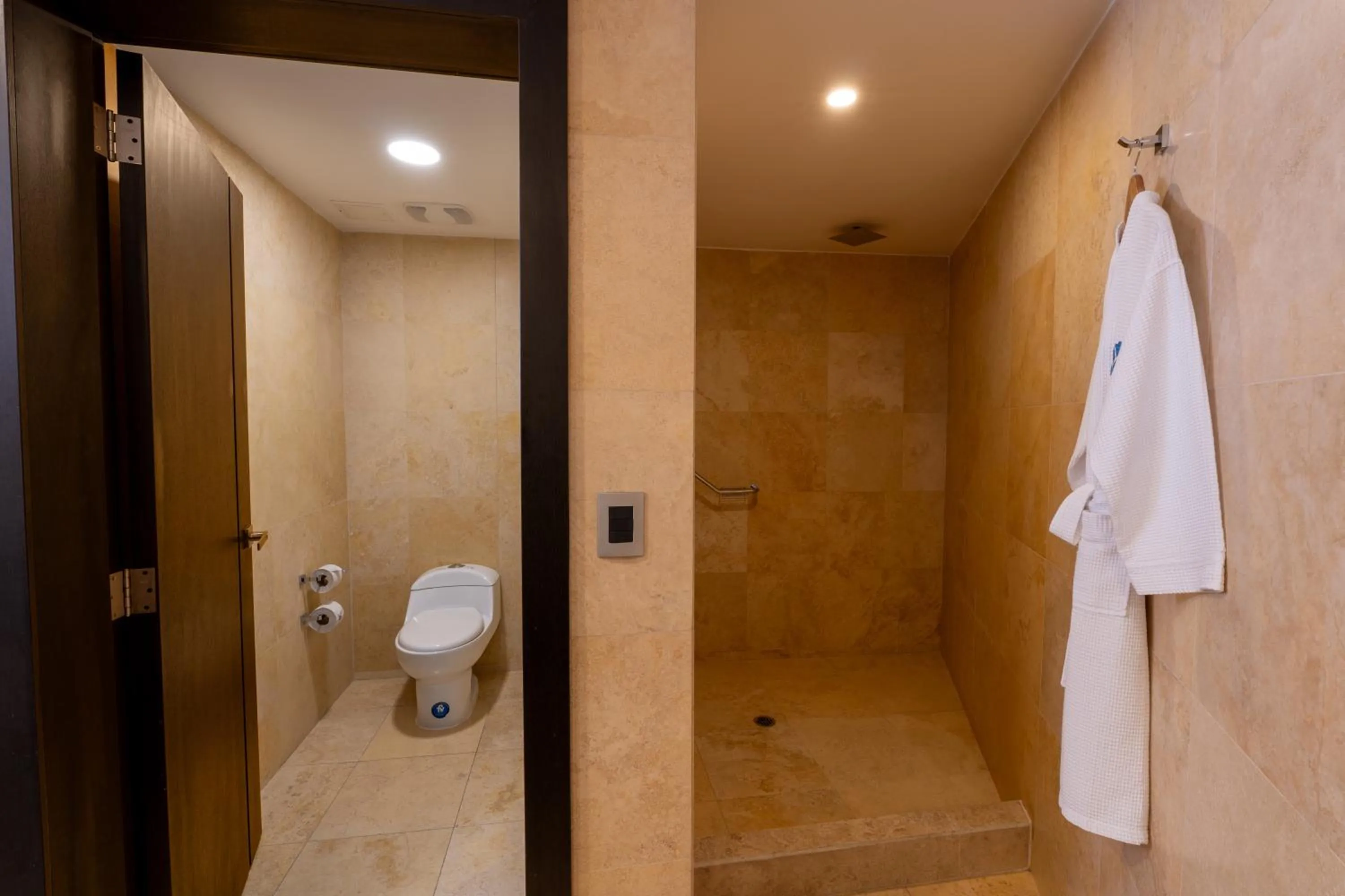 Bathroom in Wyndham Quito Airport