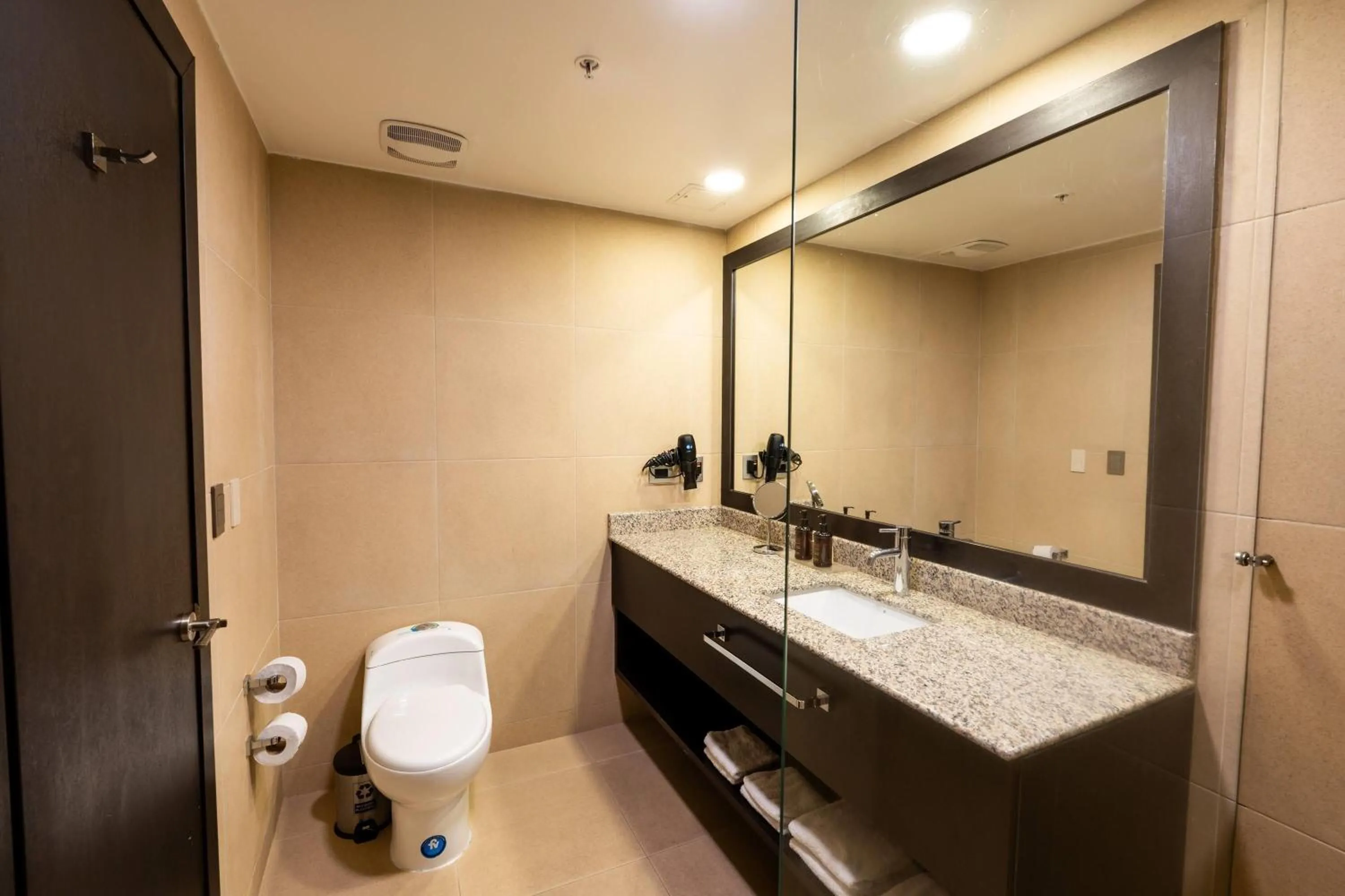 Bathroom in Wyndham Quito Airport